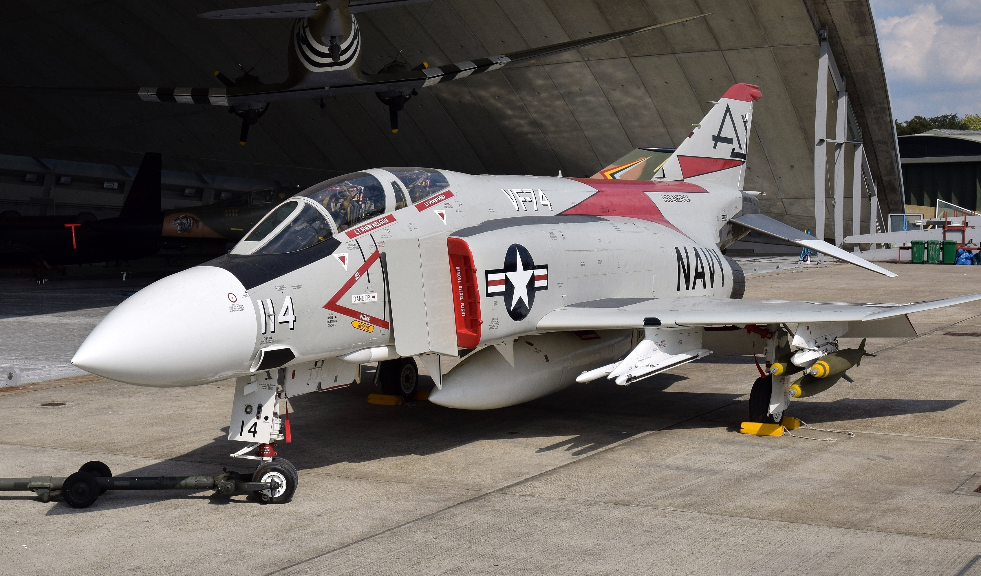 Самолеты Истребители F-4J, Phantom II Авиация фото обои картинки скачать на...