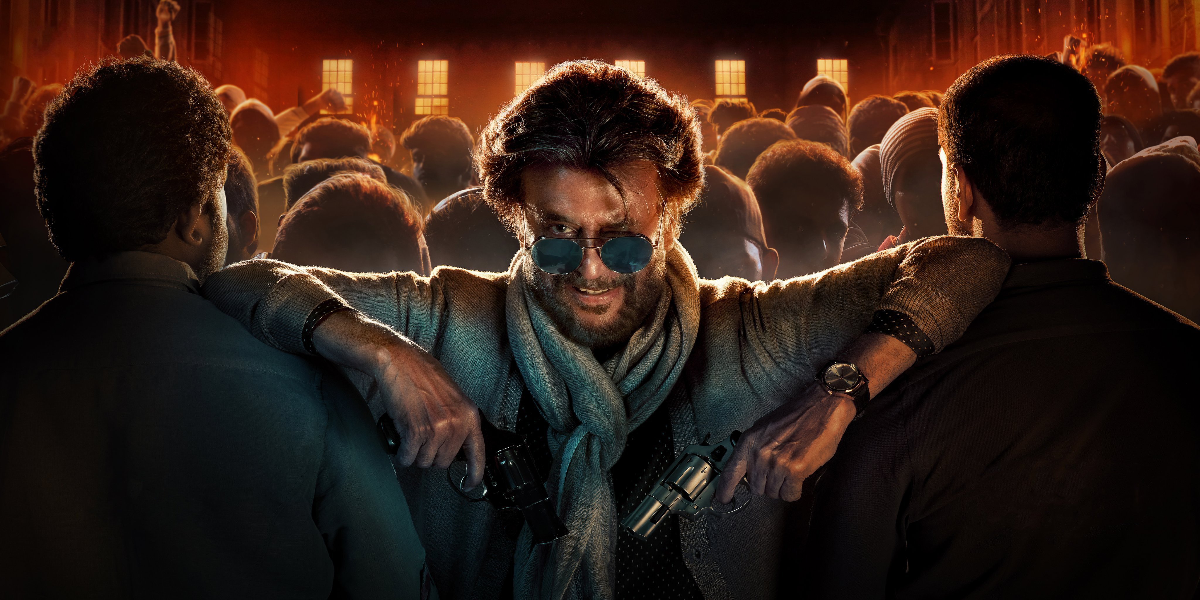 Фото Индийское кино Индийские пистолетом мужчина Petta,  Rajinikanth очков Взгляд Знаменитости пистолет Пистолеты Мужчины Очки очках смотрит смотрят