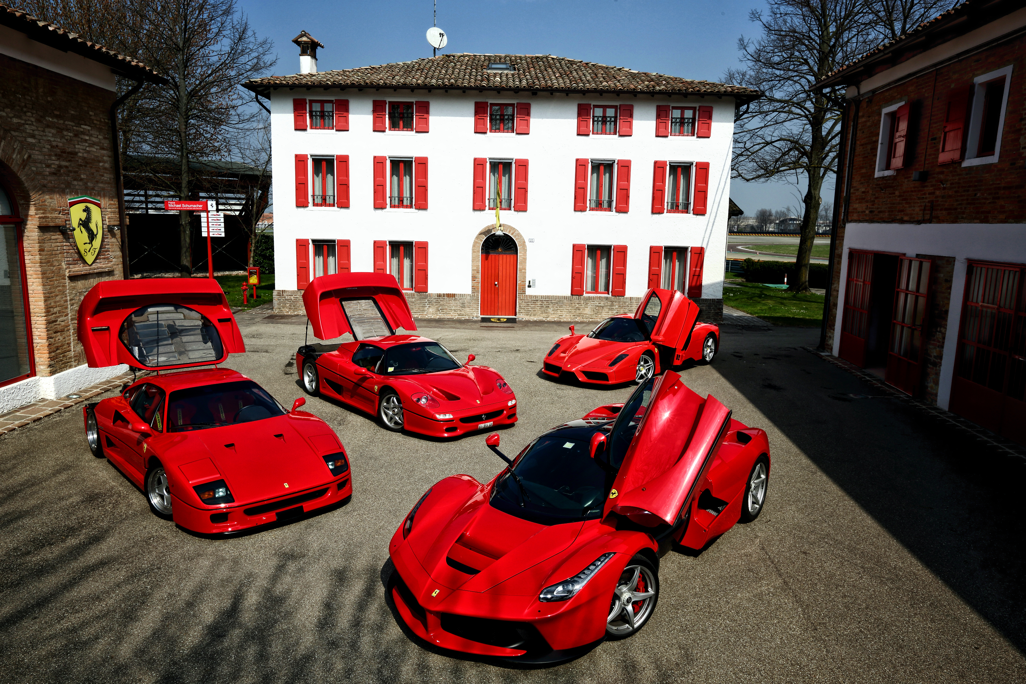 красный автомобиль Ferrari F50 Enzo скачать