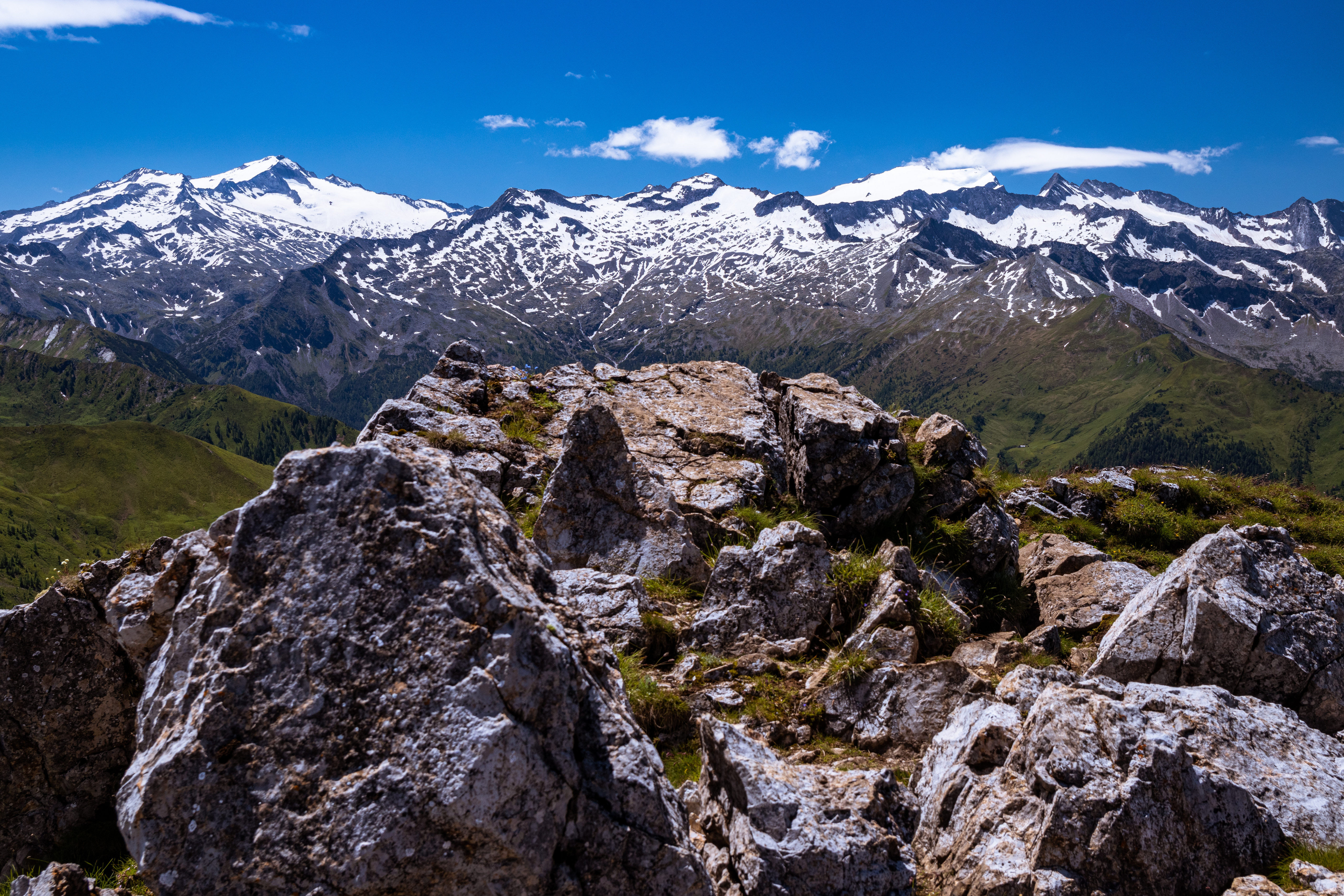 Отвесные скалы в Альпах Австрия