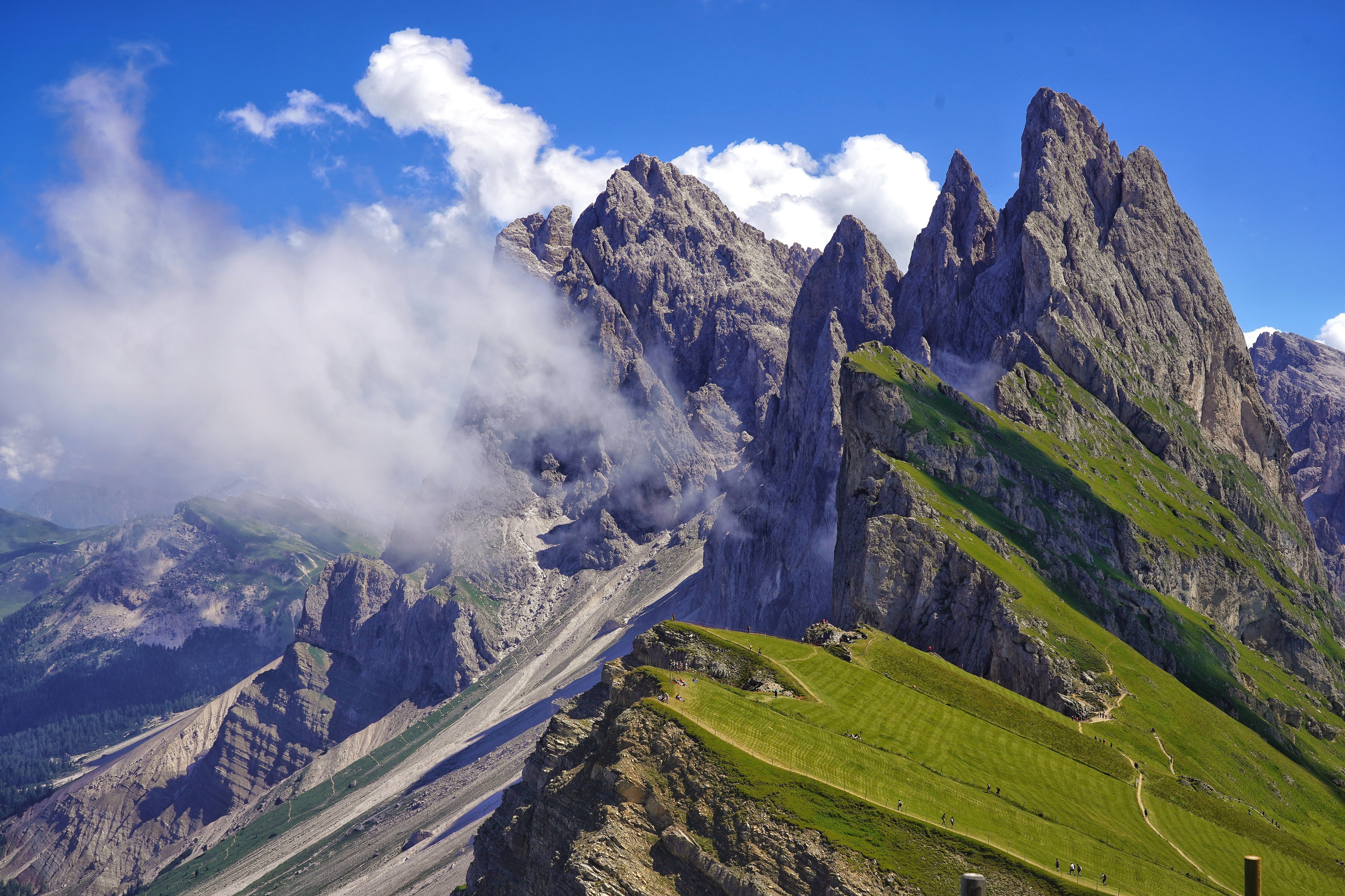 Средняя высота гор альпы. Гора Сечеда Италия. Доломитовые Альпы Швейцария. Гора Альпы Доломит. Природный парк Пуэц Одле Доломитовые Альпы Италия.