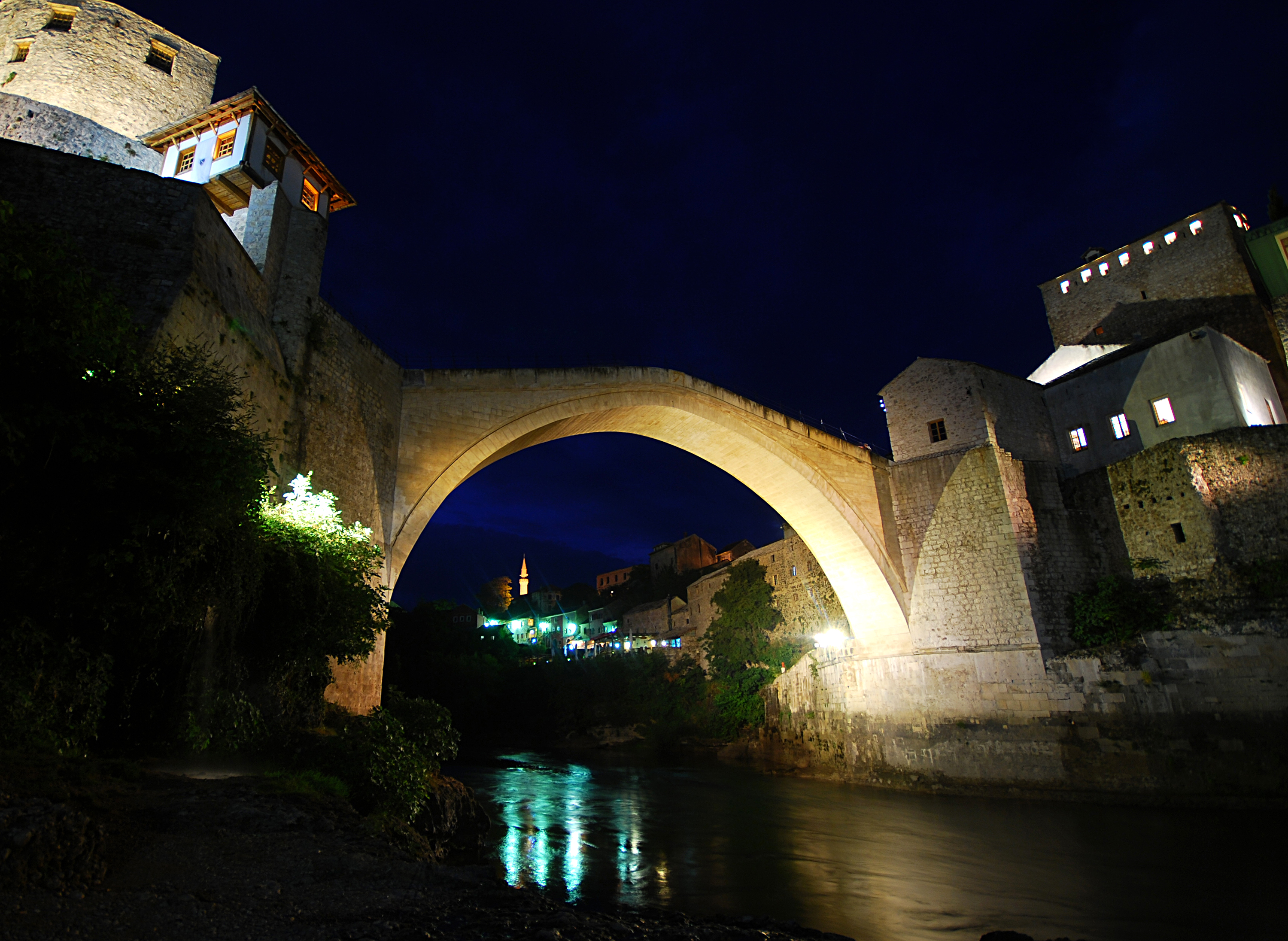 Босния и Герцеговина Реки Мосты Old Bridge Mostar Уличные фонари Ночь Город...