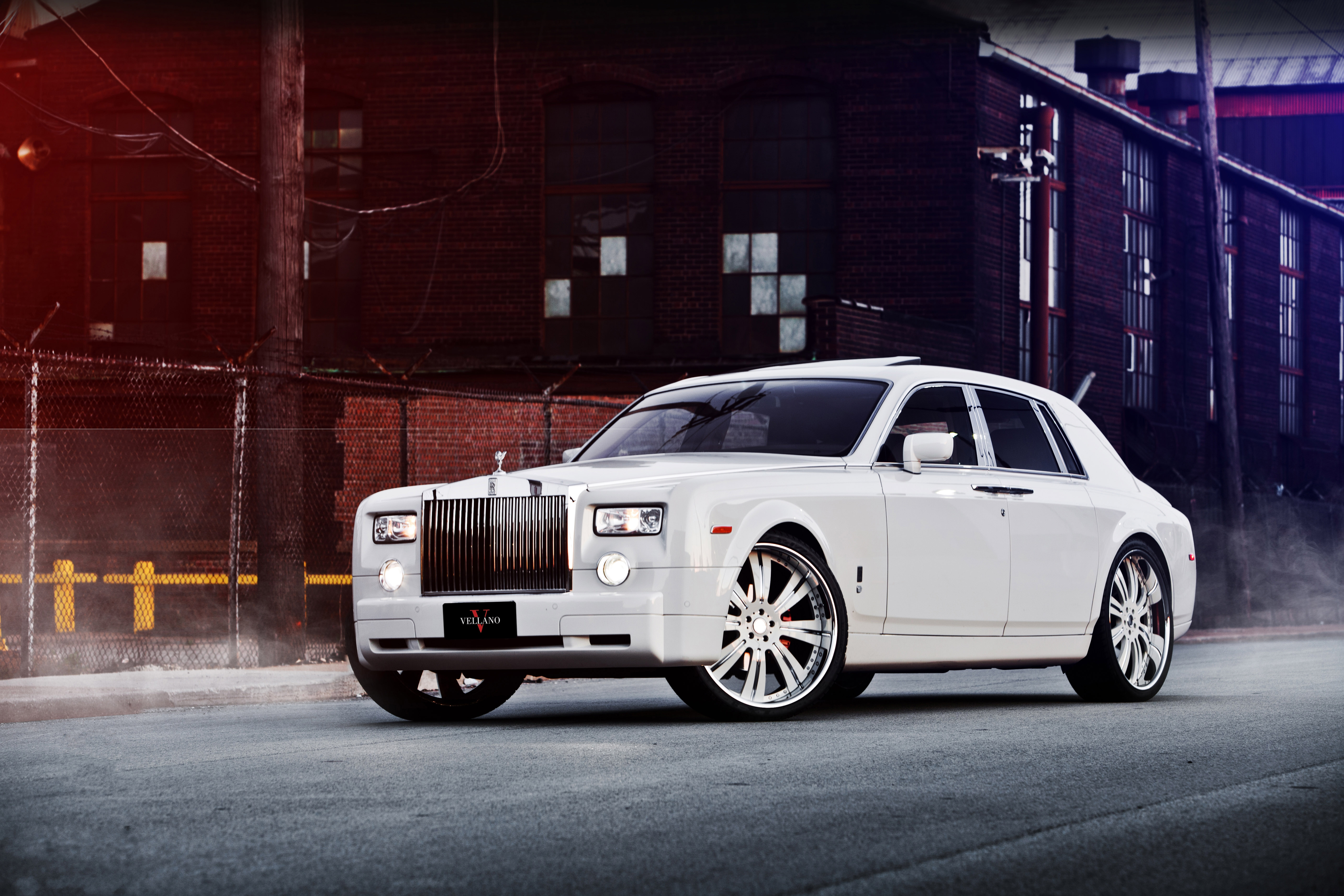 Rolls-Royce красно-золотой без смс