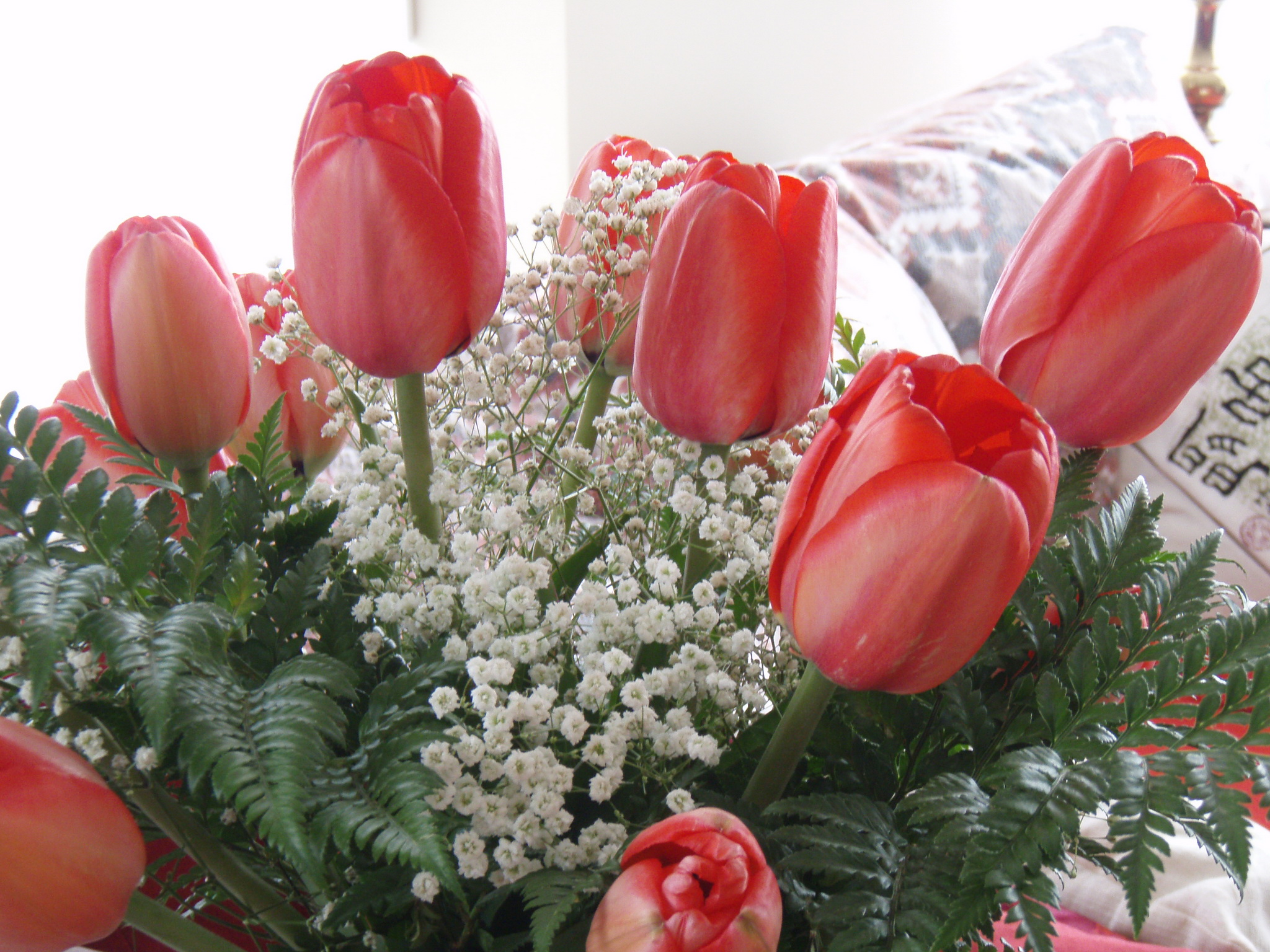 Красивые фото тюльпанов с 8. Цветы тюльпаны. Розы и тюльпаны. Букет цветов тюльпаны.