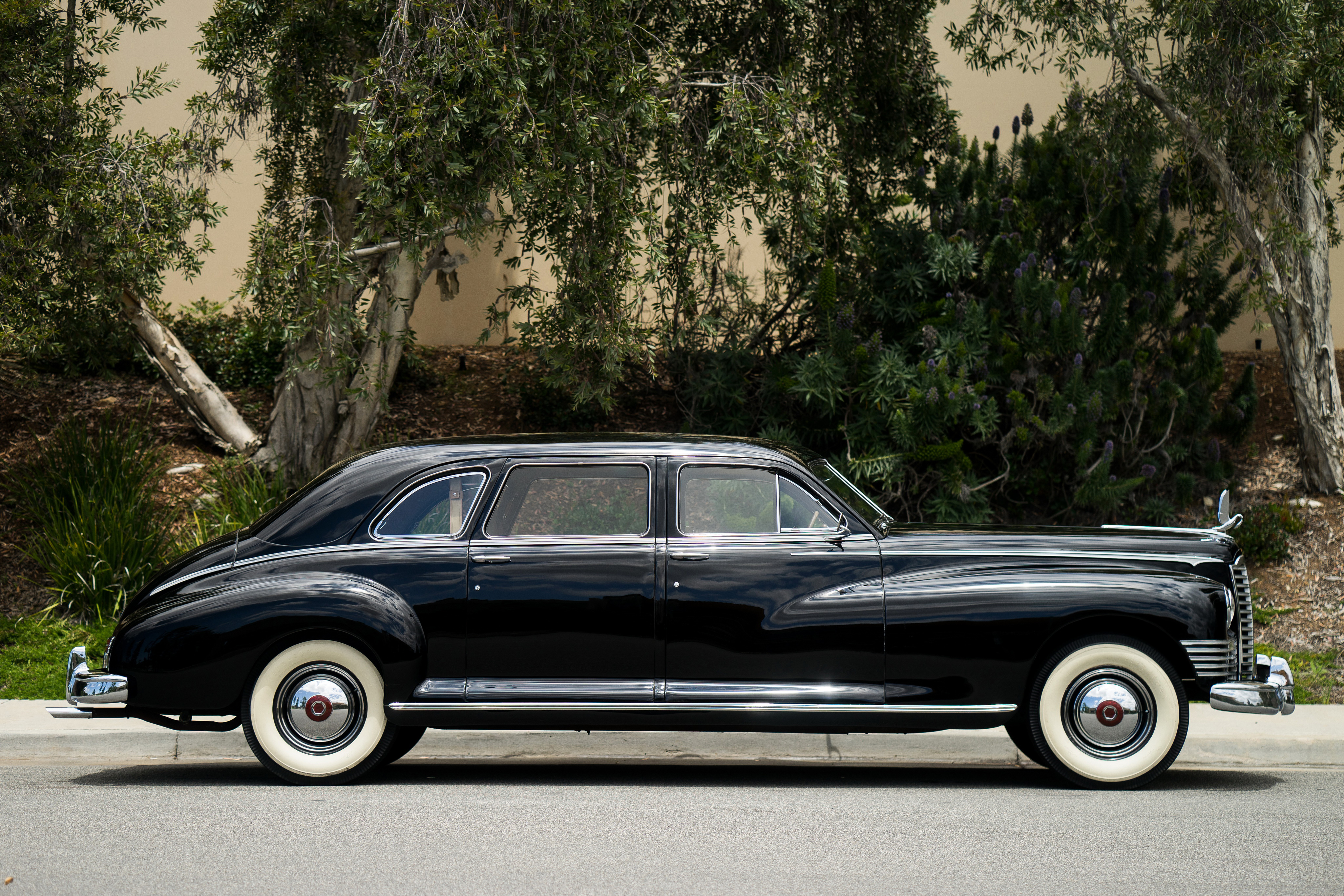 Фото 1946 Packard Custom Super Clipper Limousine Ретро Черный Сбоку машина Металлик 4096x2731 винтаж черная черные черных старинные авто машины Автомобили автомобиль