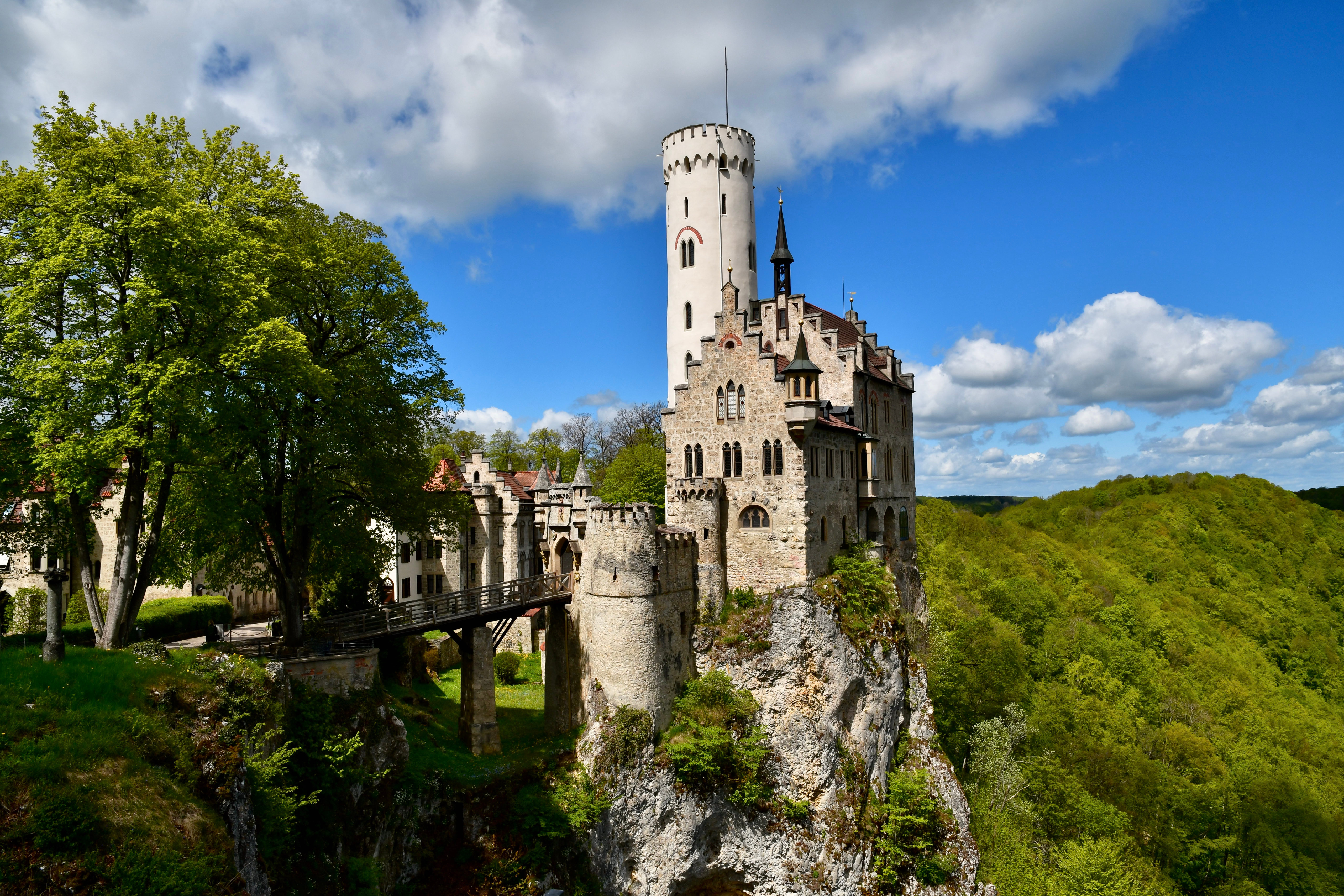 Фотографии Германия Башня Lichtenstein Castle замок Скала Природа облако 5120x3413 башни Утес Замки скале скалы Облака облачно