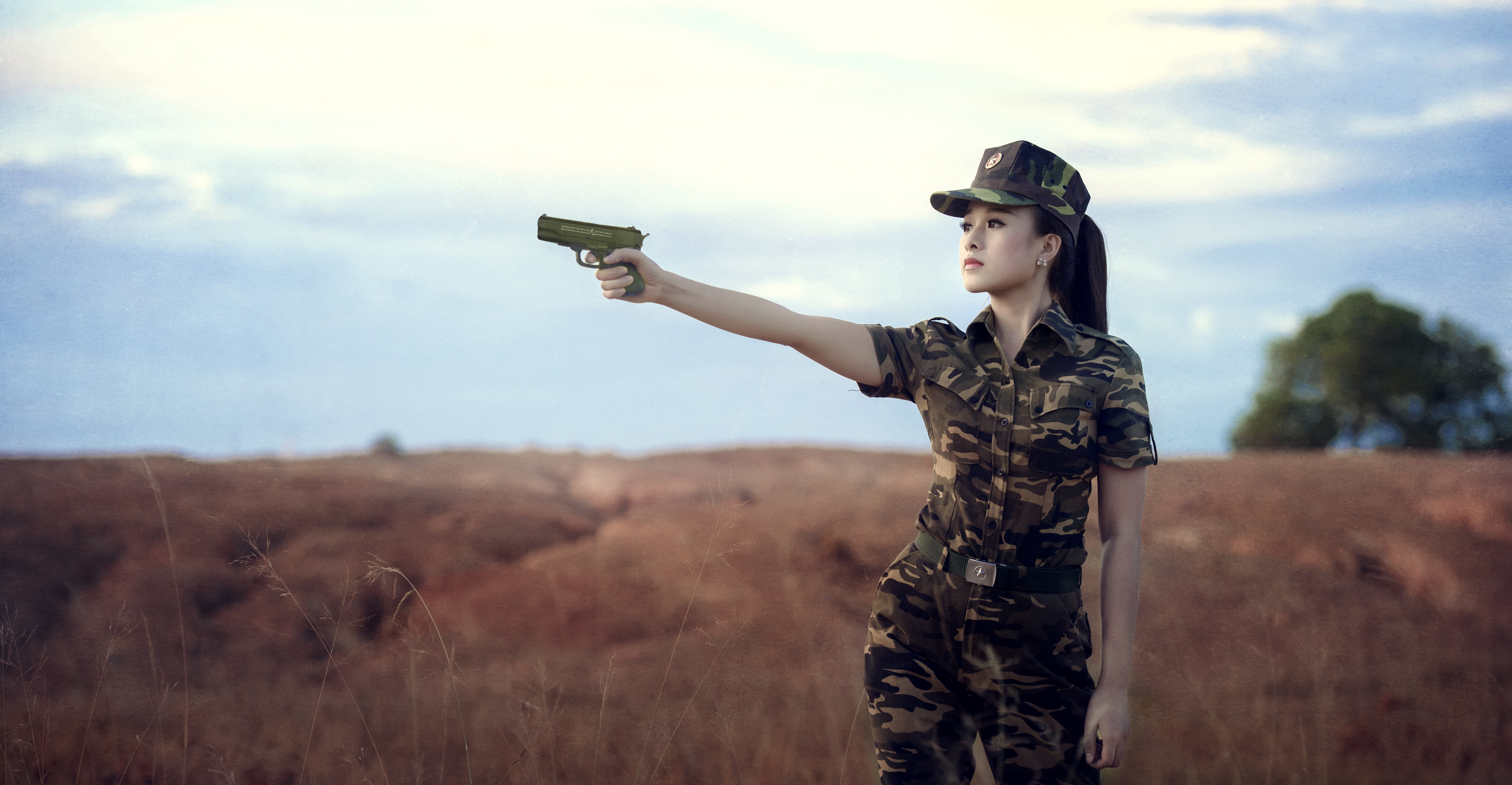 Конкурс среди женщин-военнослужащих «Макияж под камуфляж»