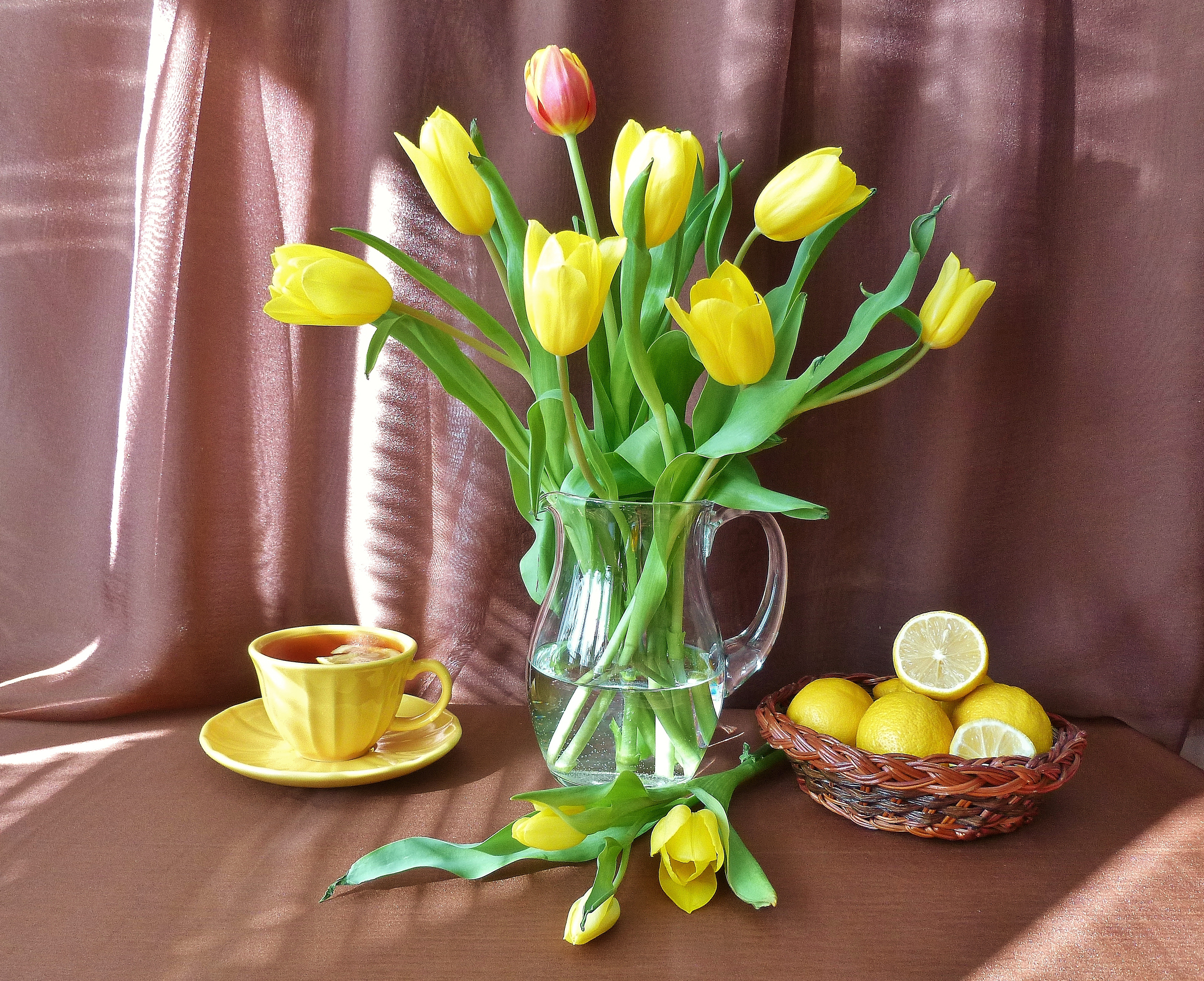 стол, ваза, цветы, лимон без смс