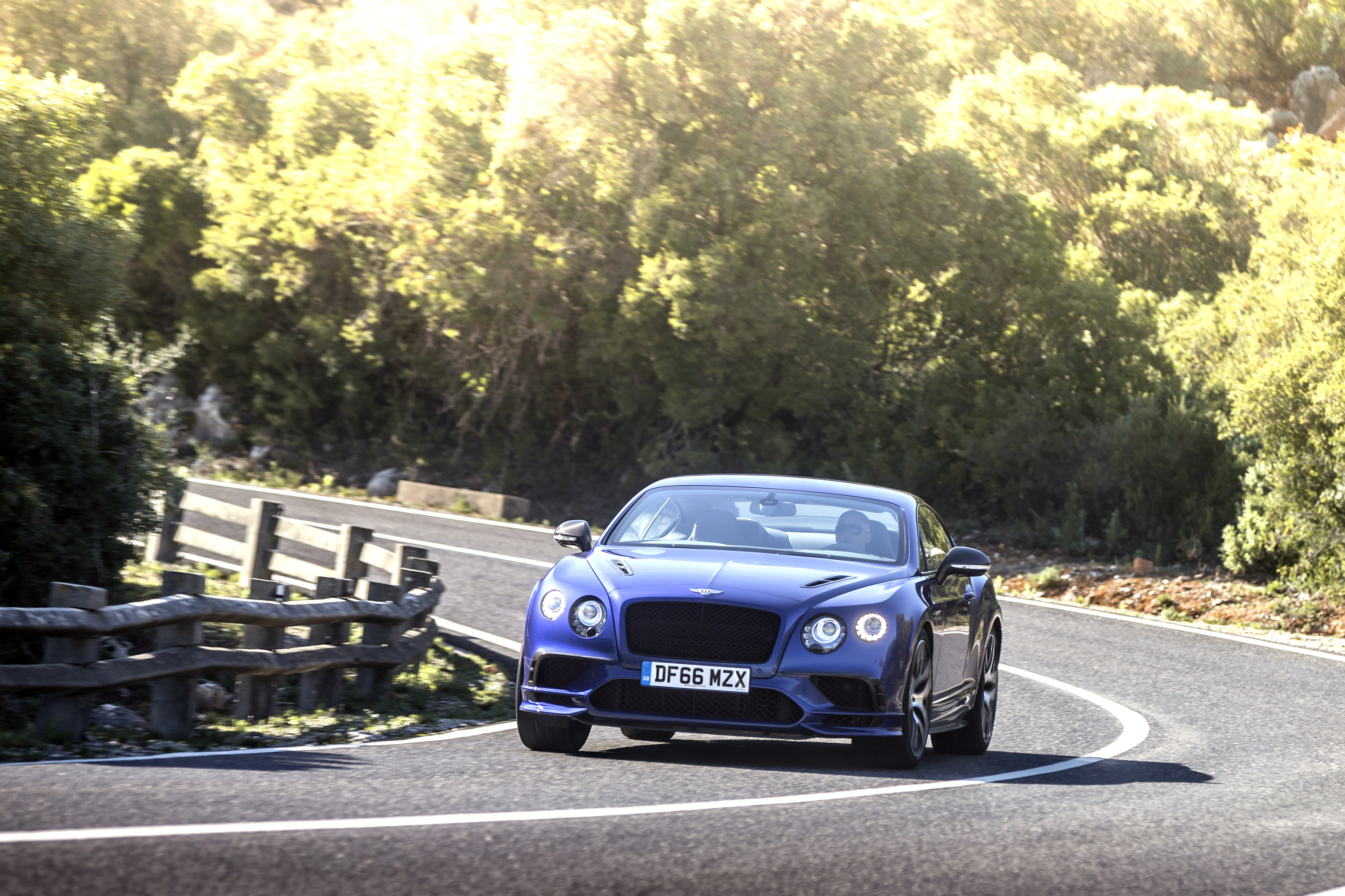 Фотографии Bentley continental gt supersport 2018 Синий Дороги едущий Спереди Автомобили 3743x2495 Бентли синяя синие синих едет едущая Движение скорость авто машины машина автомобиль