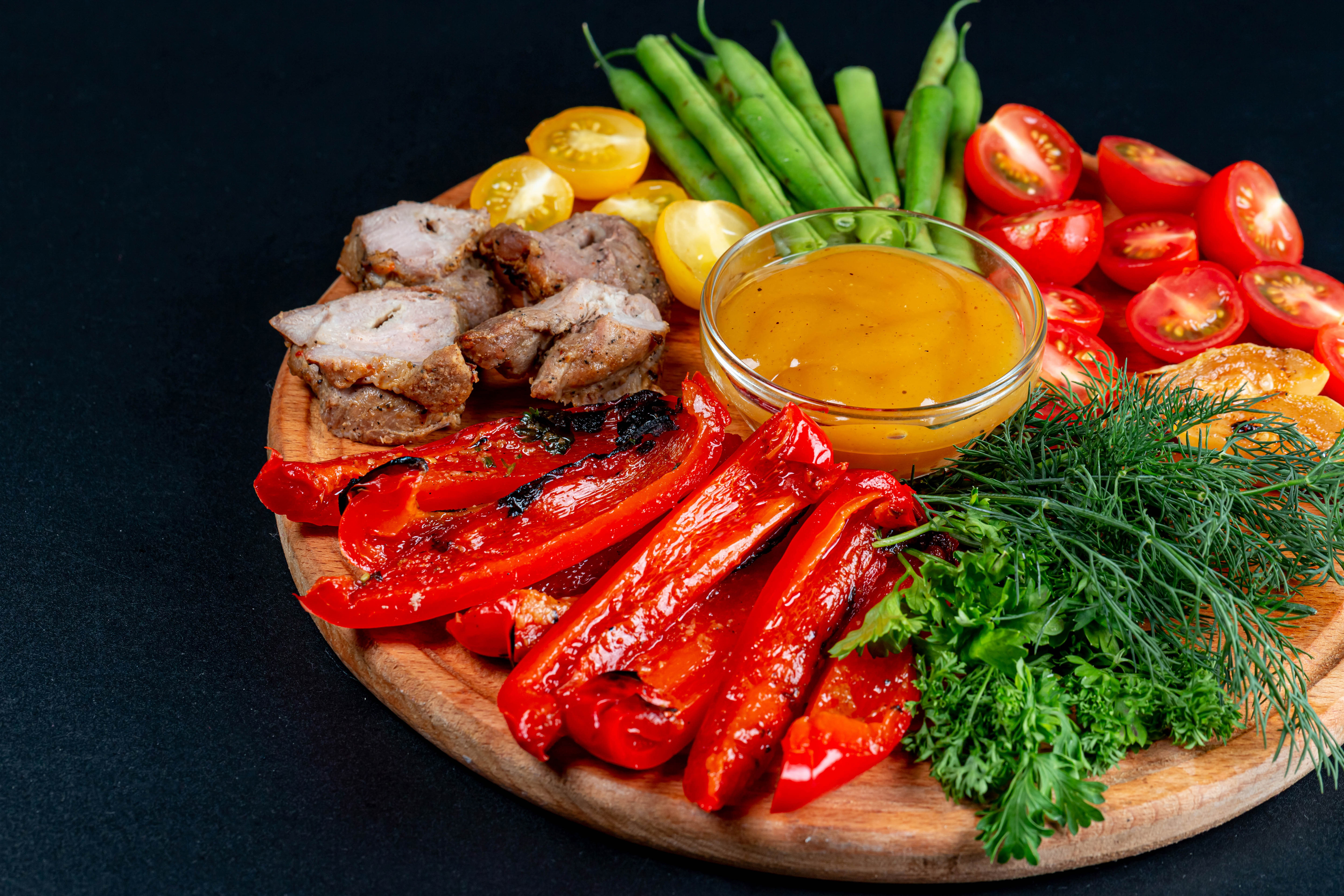Мясо с овощами перец. Шашлык с овощами. Овощи барбекю. Овощи к шашлыку на стол. Мясо и овощи на мангале.