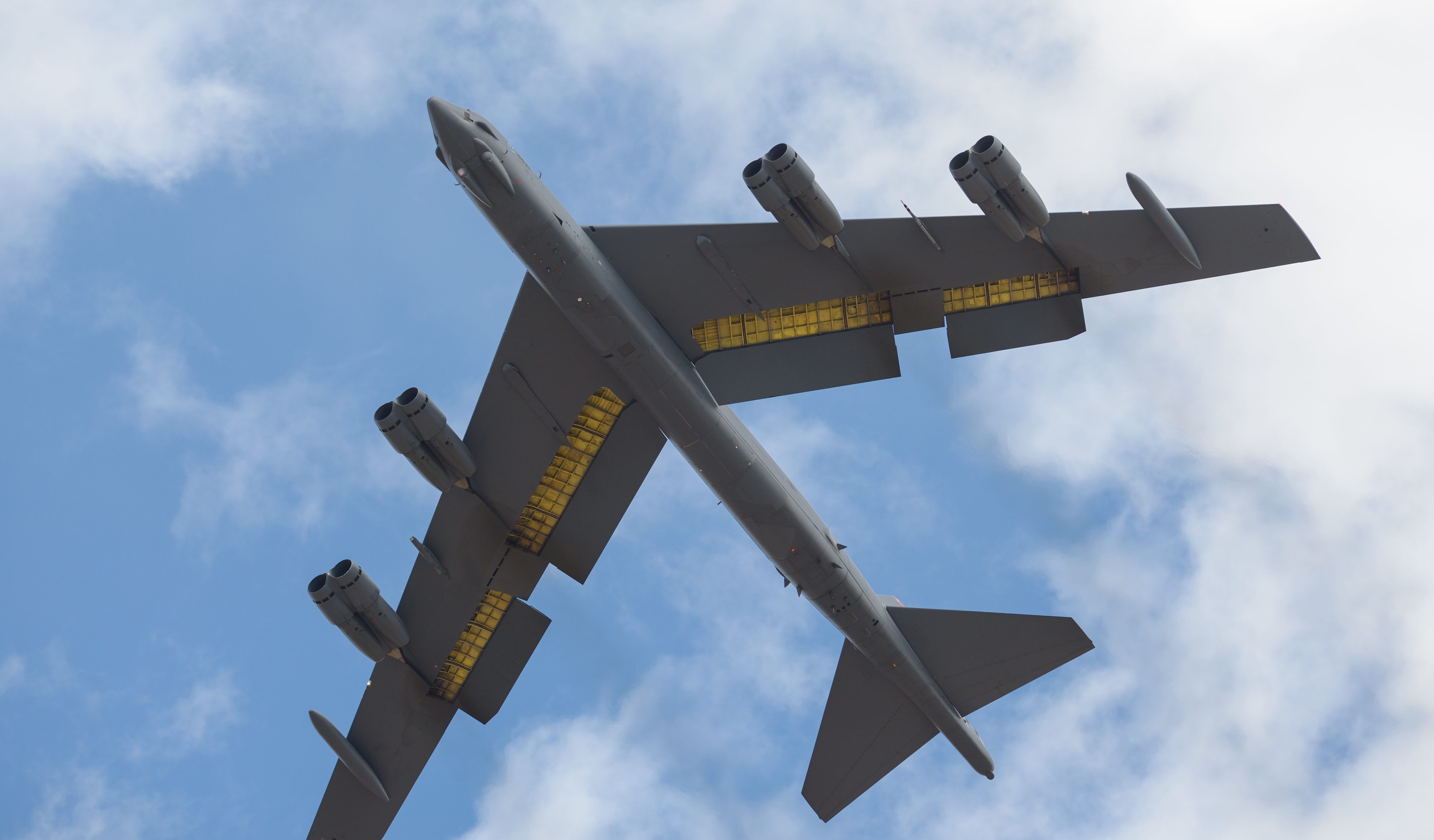 Бомбардировщик b-52 без смс