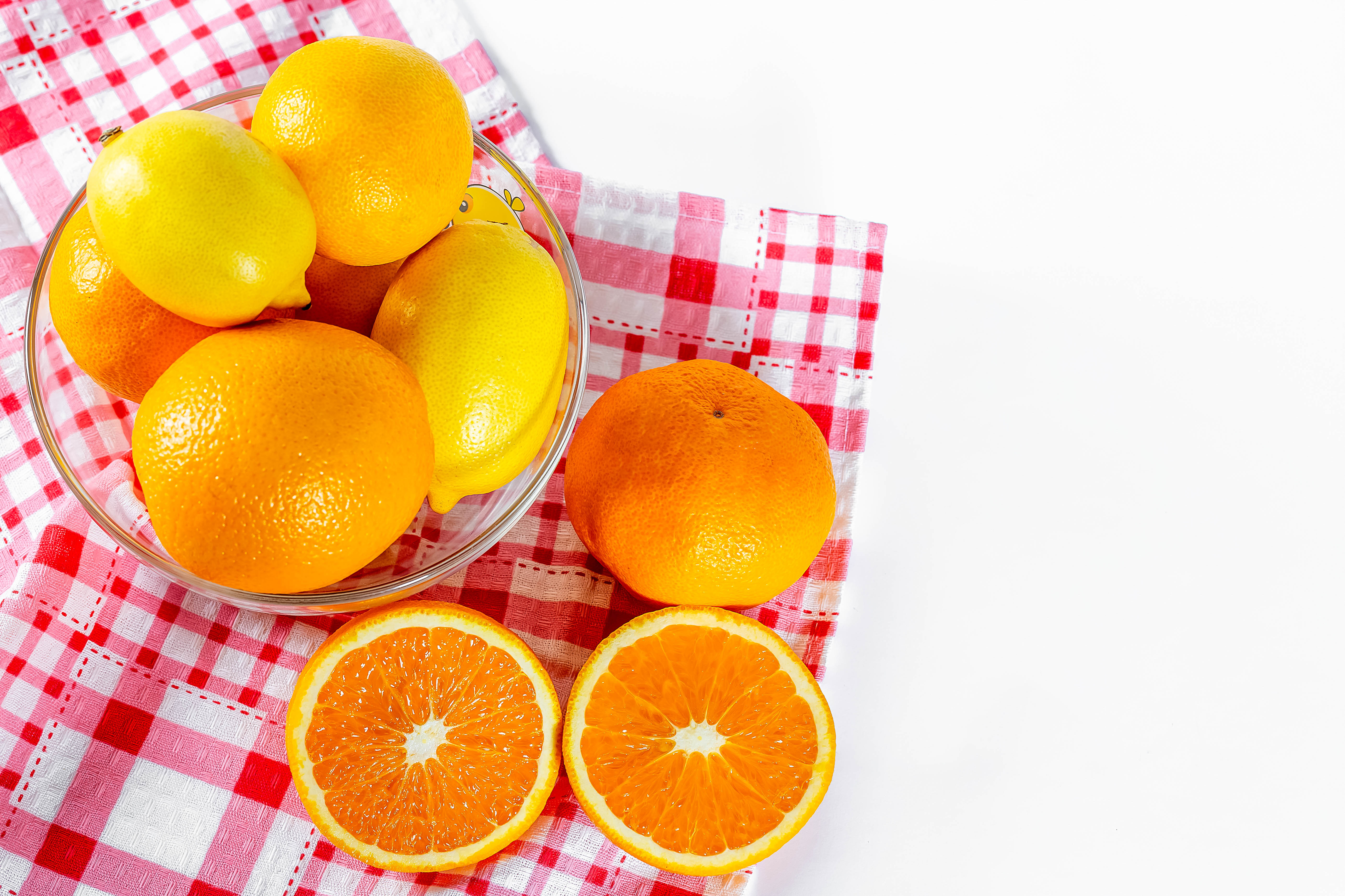 День апельсина и лимона картинки. Цитрус мандарин +апельсин. Апельсин и лимон. Апельсины на столе. Апельсины фон.