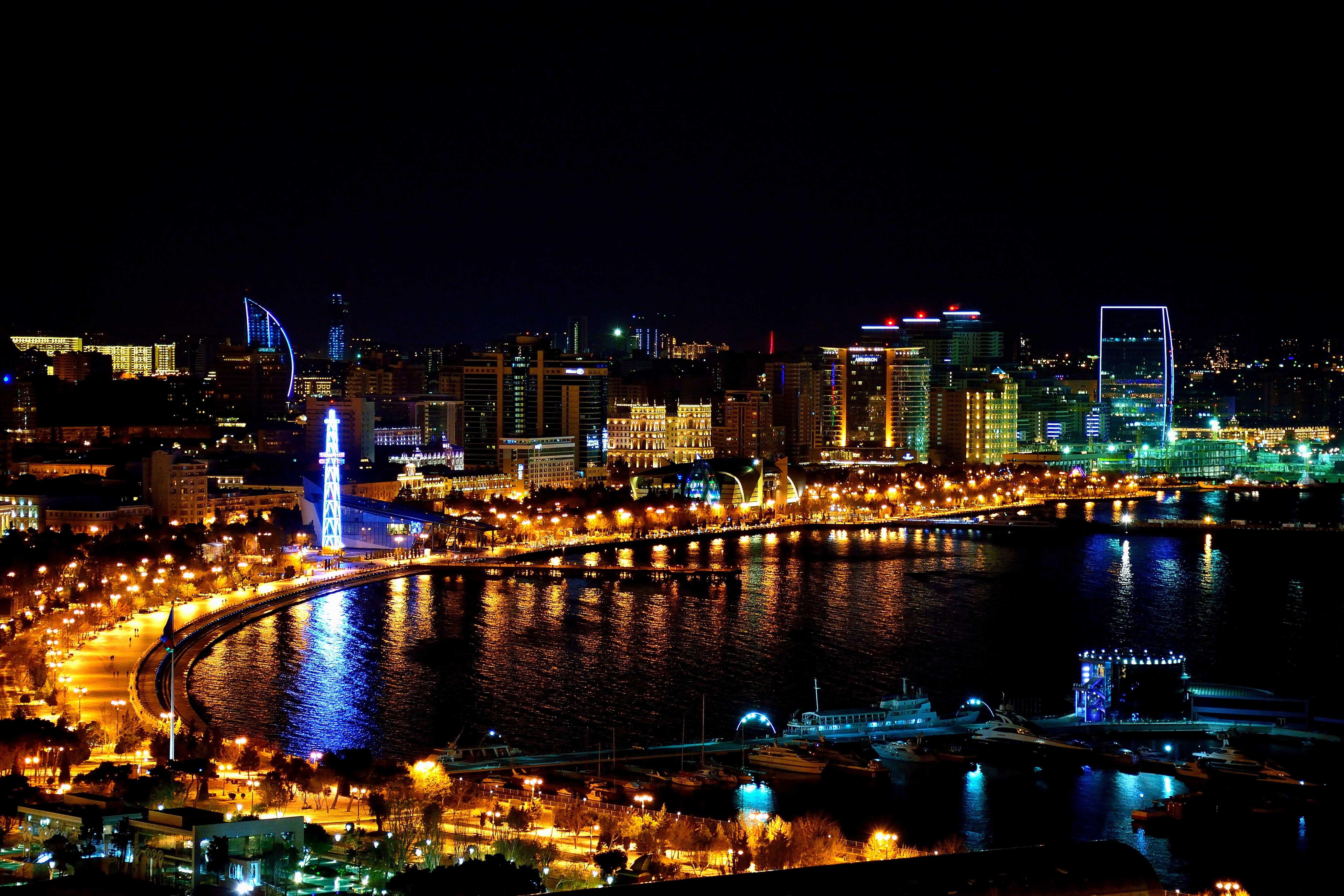 Какая столица у азербайджана. Баку столица Азербайджана. Ночной Баку. Грузия Баку. Азербайджан Баку ночью.