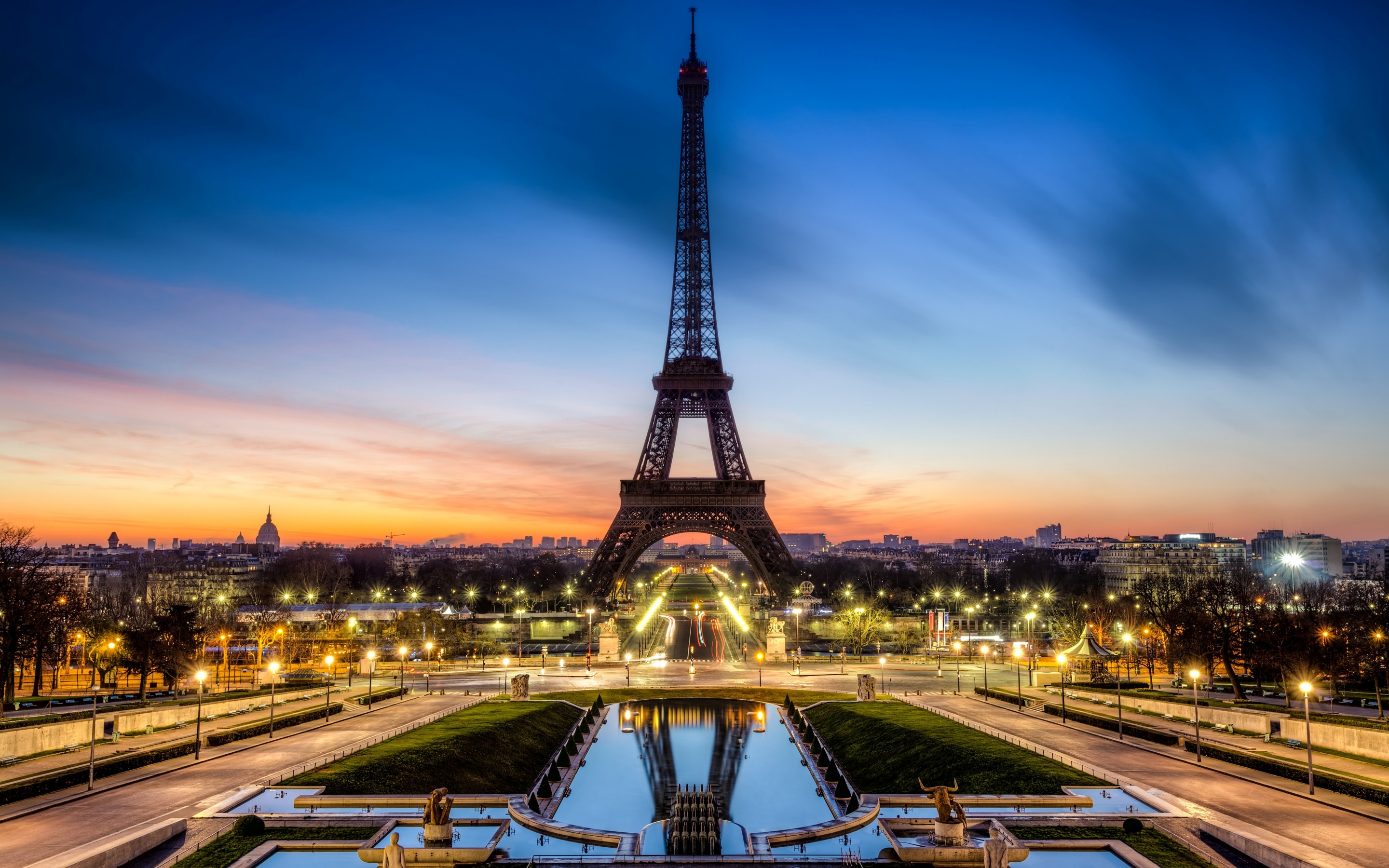 _Eiffel Tower at Night, Paris, France загрузить