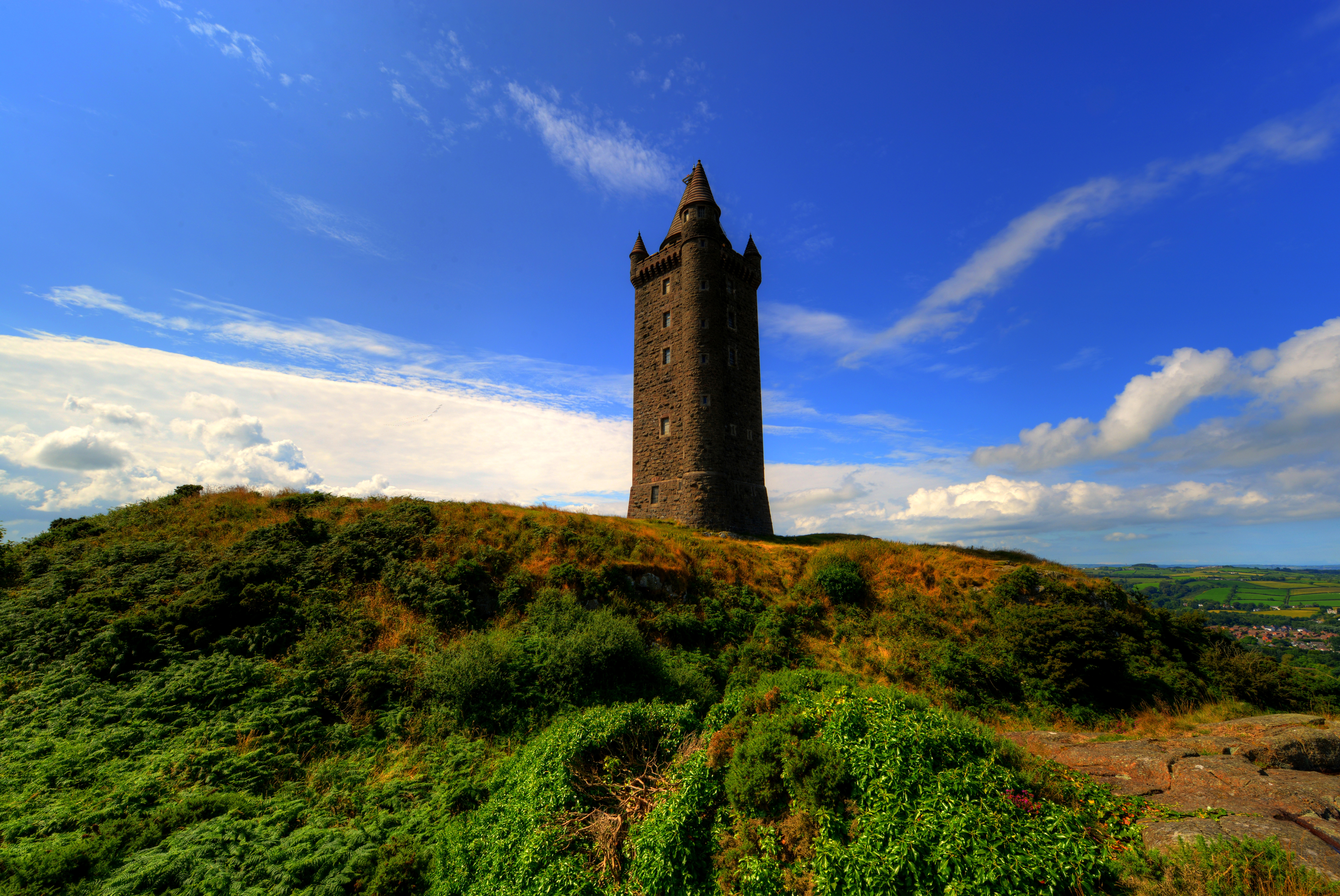 Фотография башни. Башня скрабо, Ирландия. Башня Scrabo Tower. Башня скрабо в Северной Ирландии фото. Сторожевые башни Ирландии.