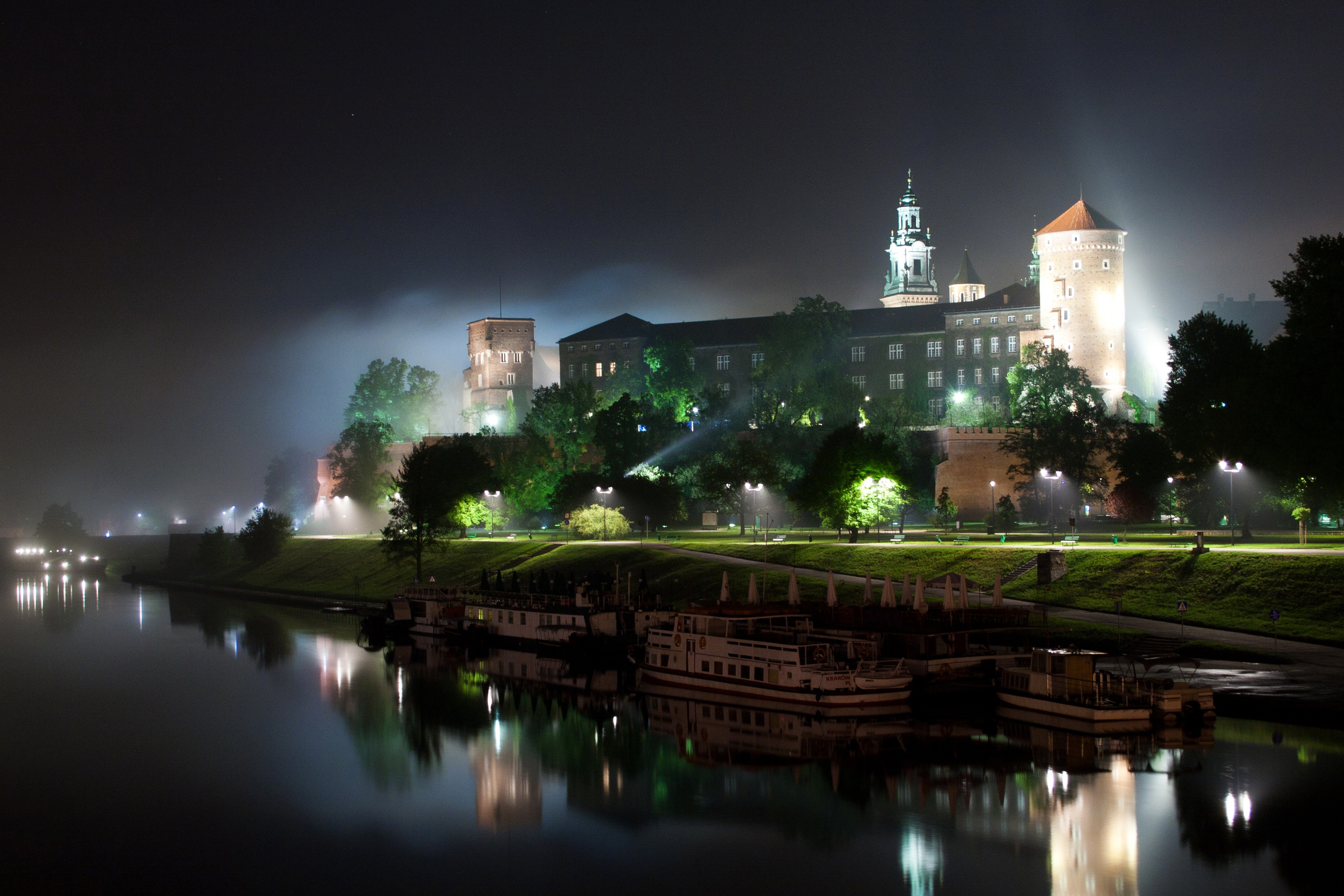 Польша. Краков город Вавель. Польша Краков ночью. Краков Польша фото города. Вчер .... Краков ... Польша.
