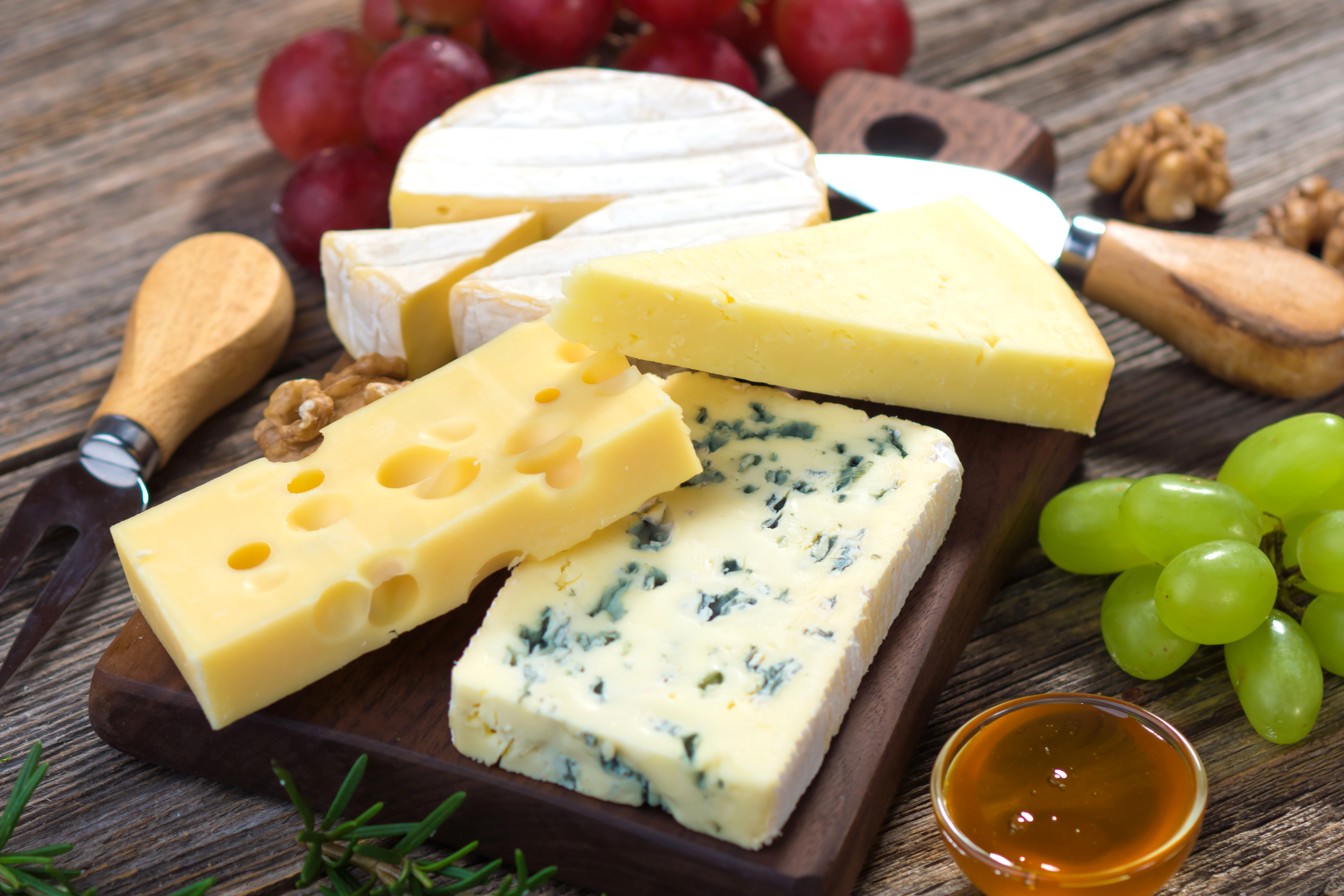 Самый популярный сыр. Сыр. Красивый сыр. Натуральный сыр. Сыр разный.