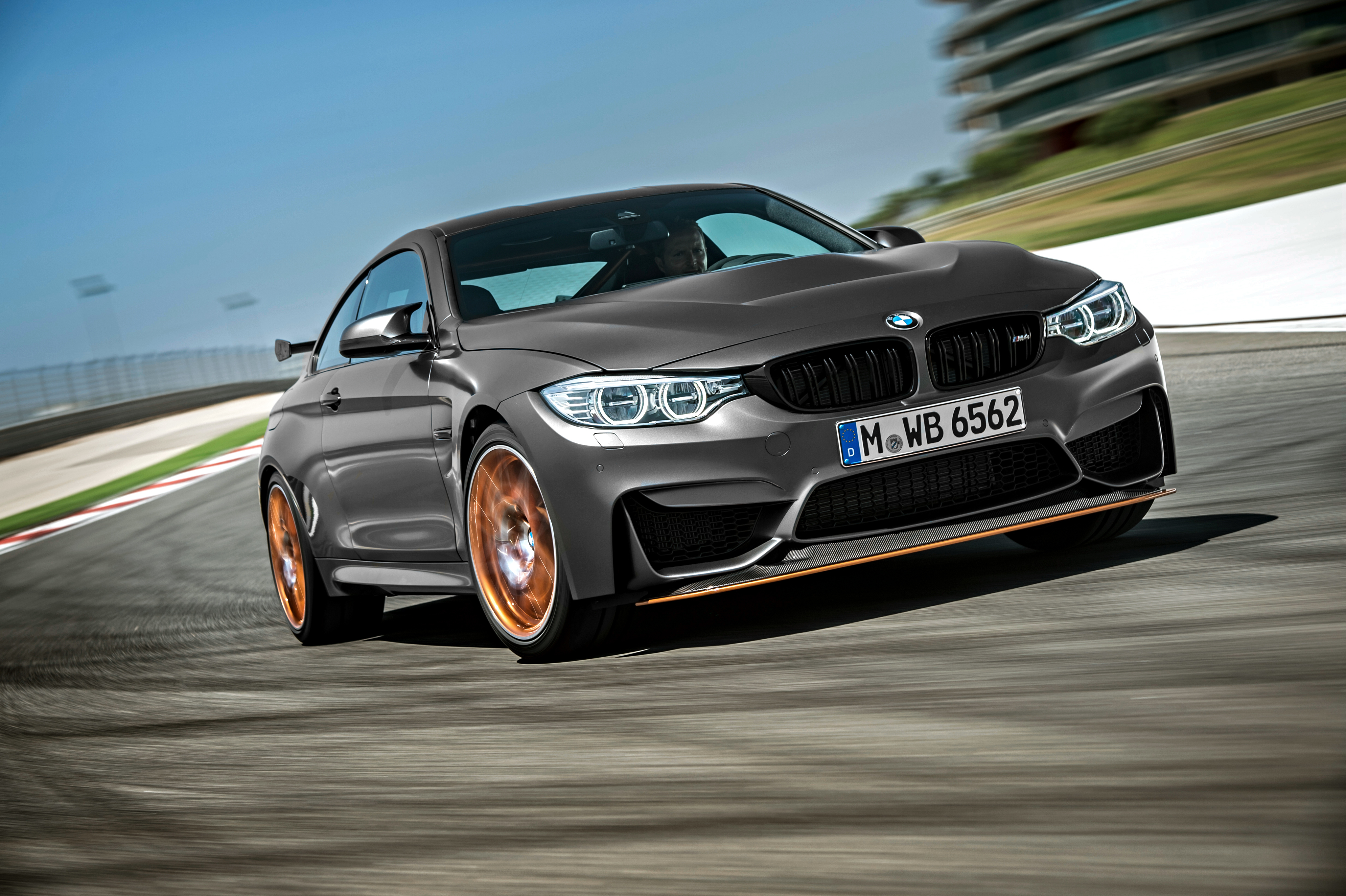 BMW_2015_M4_GTS_475301.jpg (4096×2726)