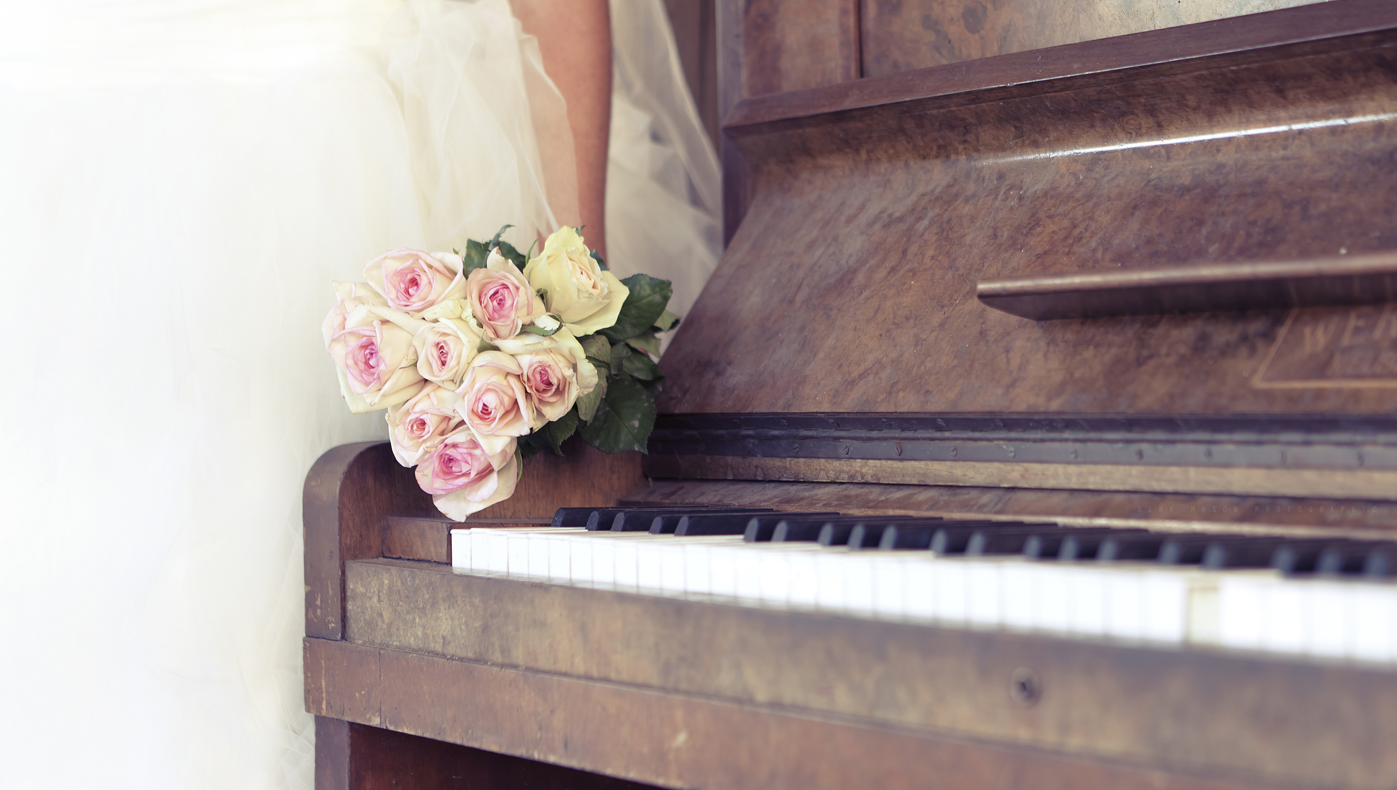 Фотография фортепиано Букеты Розы Пианино пианина букет роза