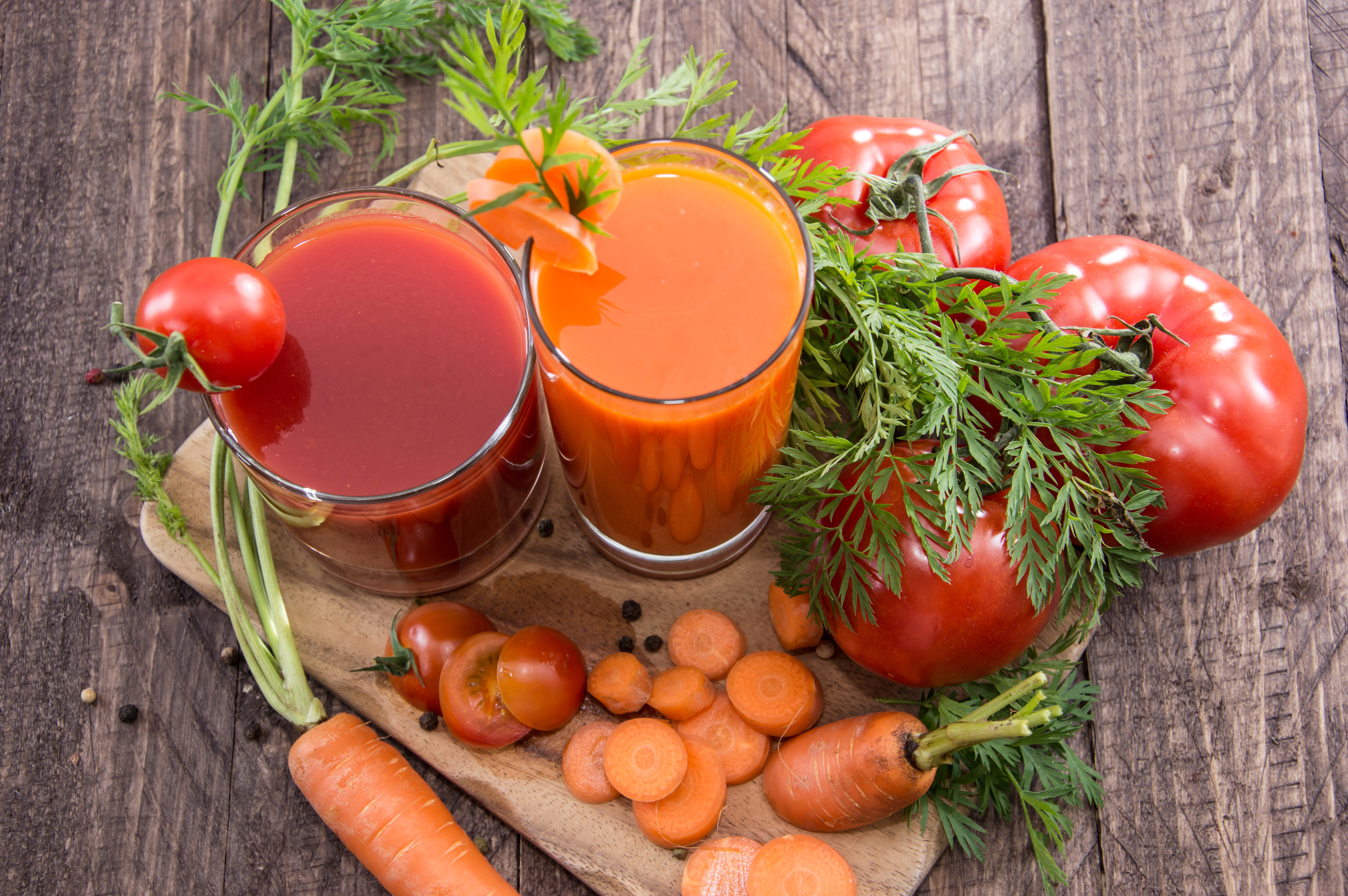 Какие соки при каких болезнях. Блюда полезные для почек. Овощной сок. Продукты полезные для почек. Морковный сок при пиелонефрите.