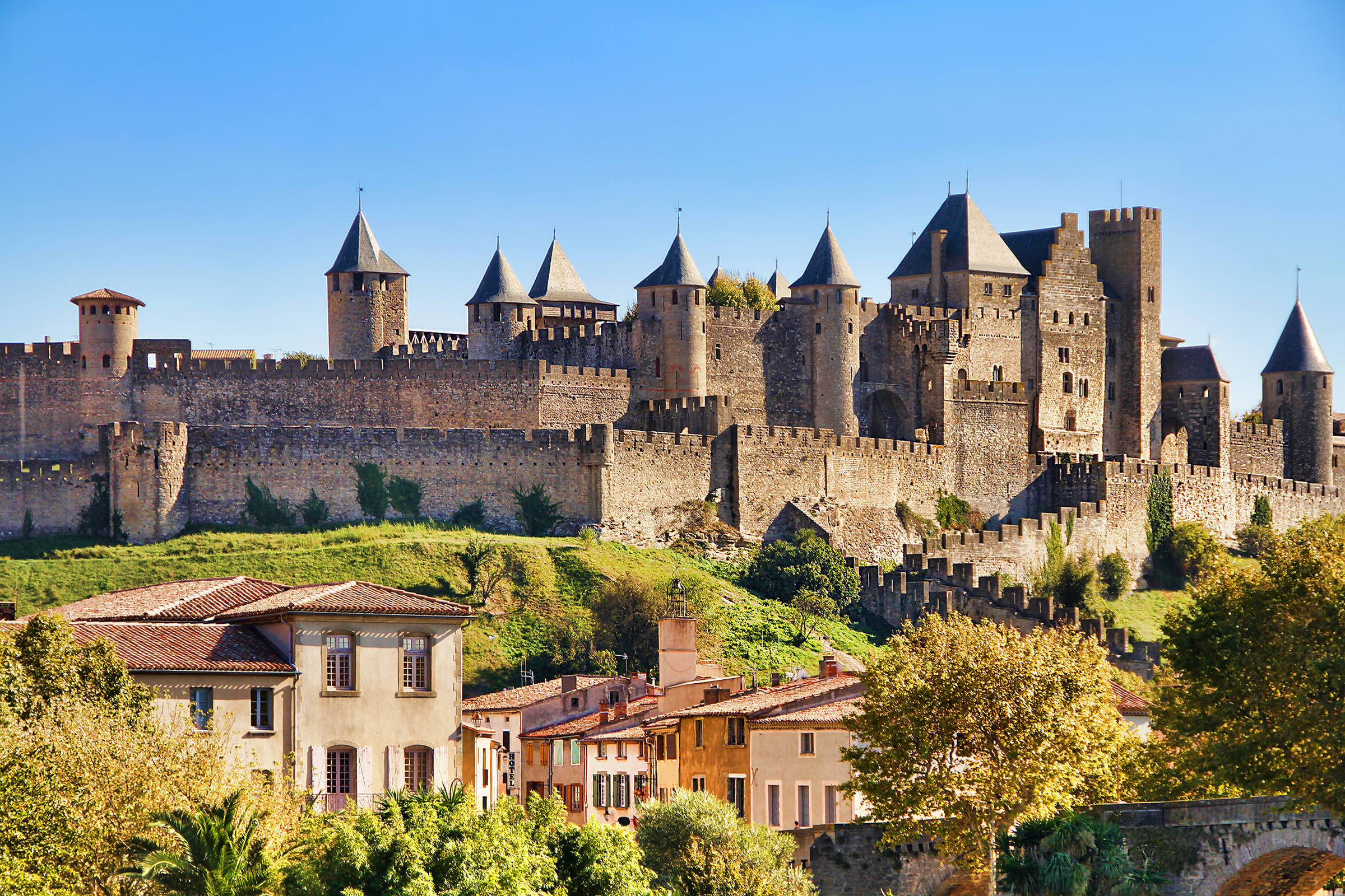 Средневековый замок во франции. Каркассон замок Франция. Крепость Каркасон Каркасон. Ситэ или крепость Каркассон, Франция, Каркассон. Каркассон Франция Лангедок.