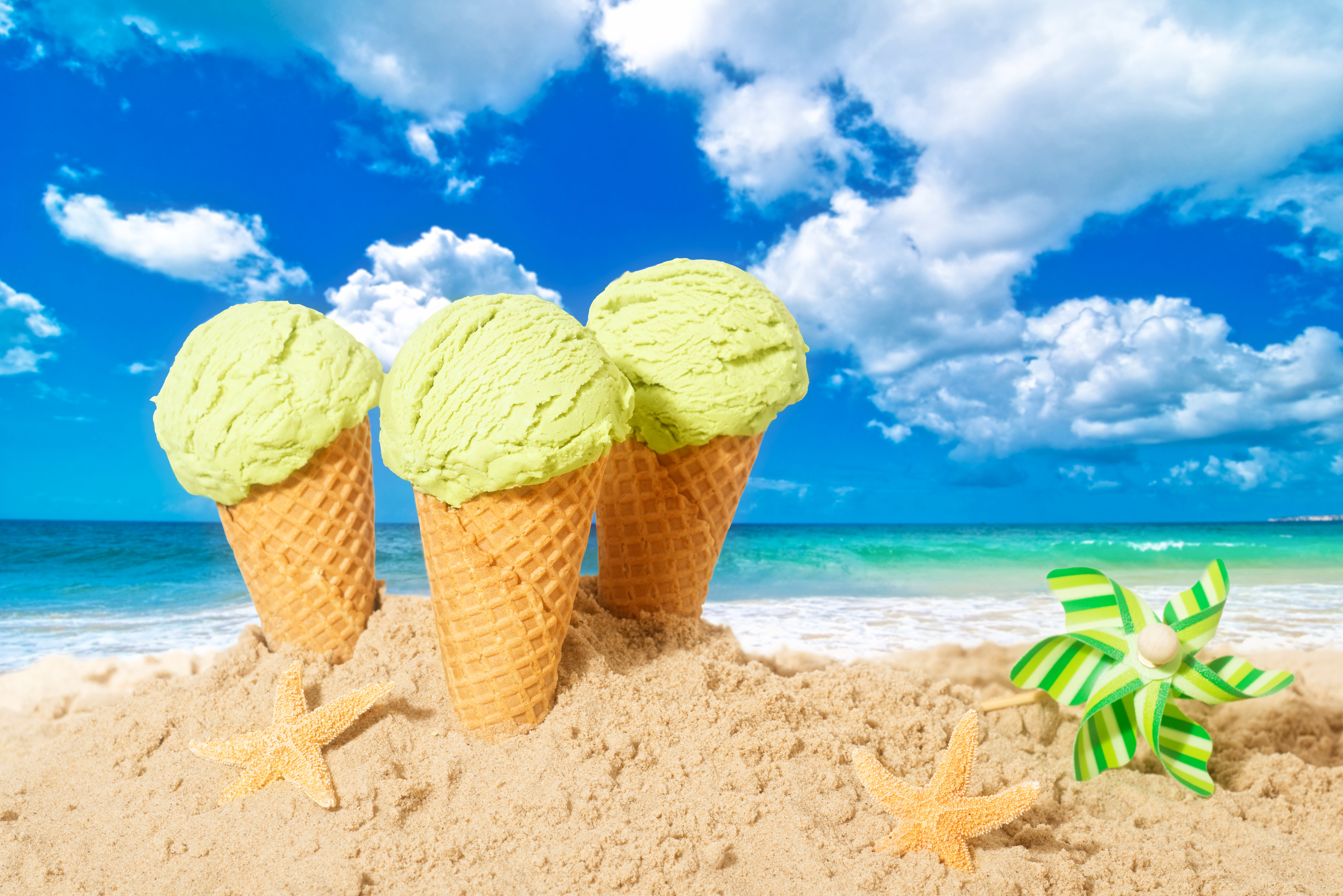 Лето море сайт. Лето море. Лето пляж. Мороженое на пляже. Летние картинки на рабочий стол.