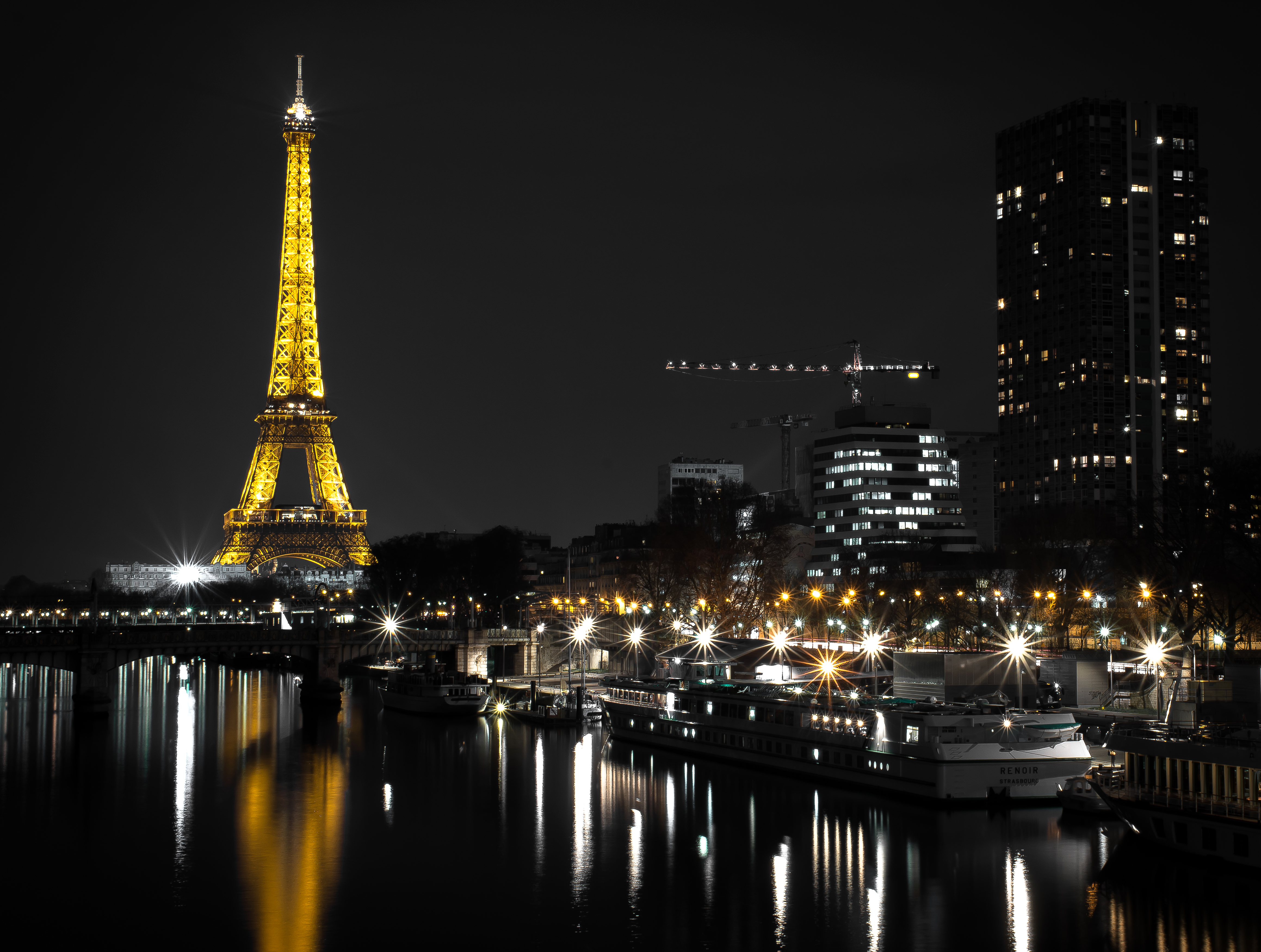 Night france. Франция Париж Эйфелева башня. Эйфелева башня в Париже ночью. Франция Эйфелева башня ночью. Ночной Париж 4к.