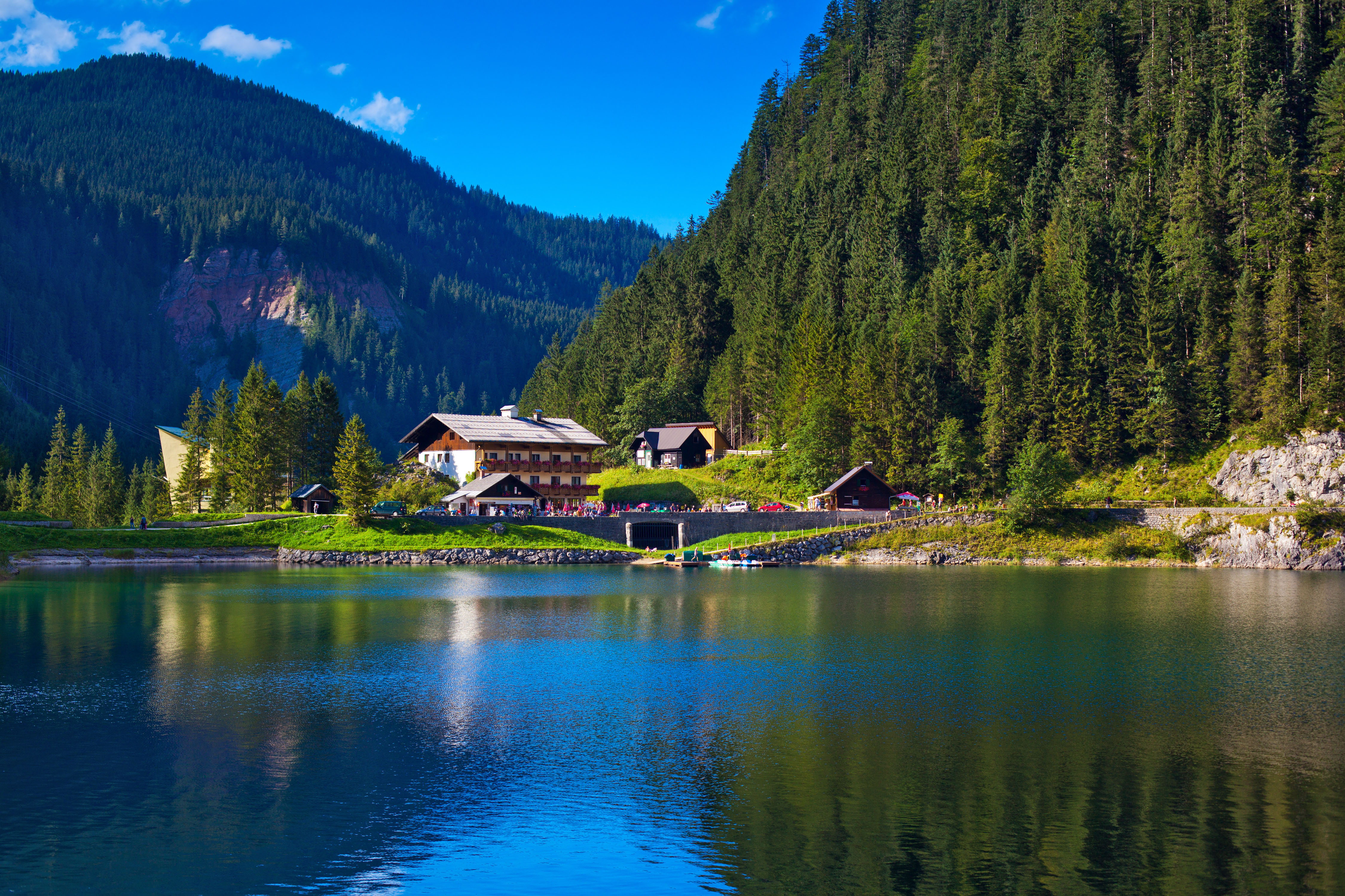 Горы домики озеро. Фахверк Швейцария горы озеро лес. Озеро Хинтерзее Австрия. Швейцария природа озеро Альпы. Швейцария природа домик озеро Альпы.