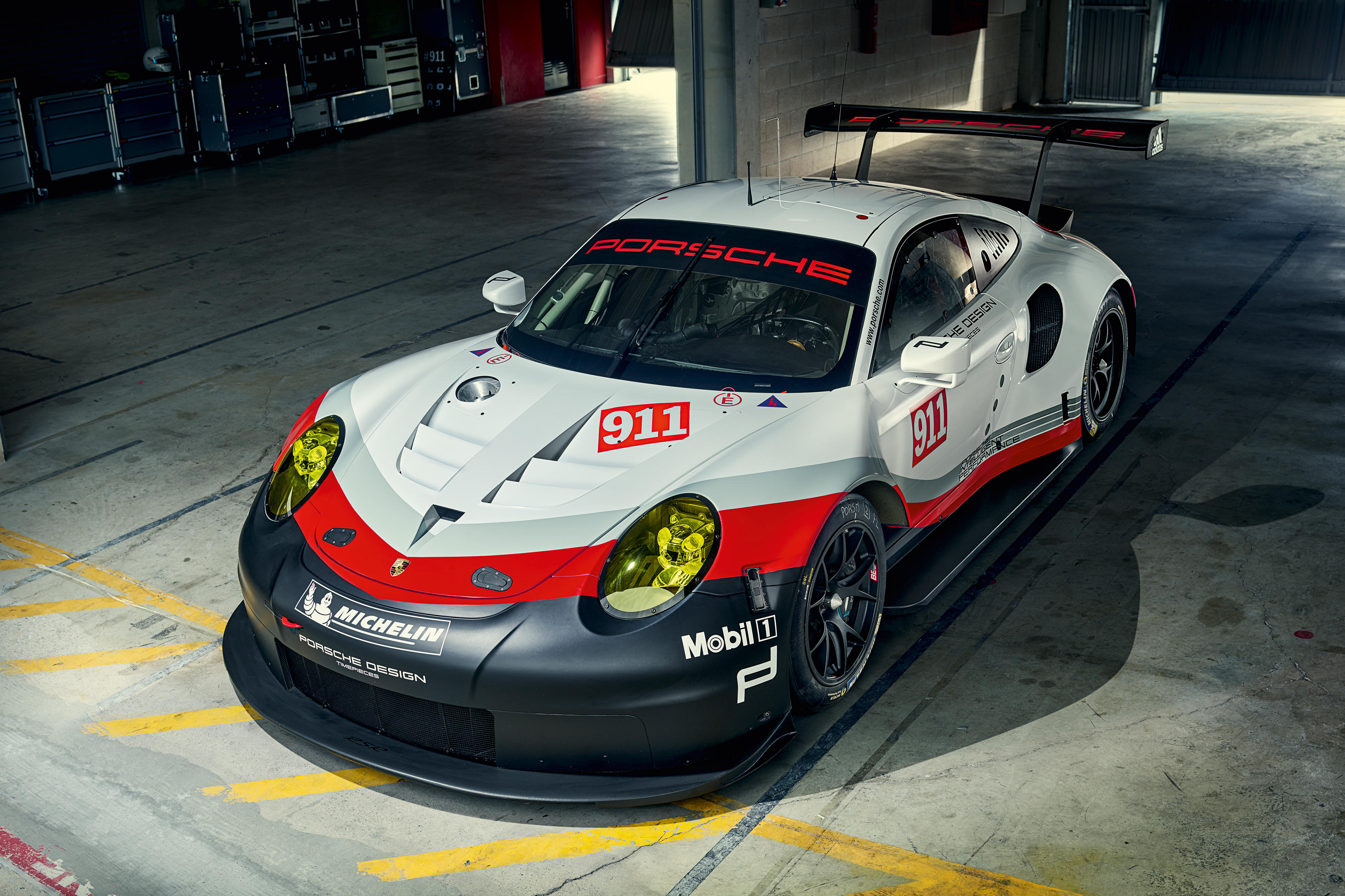 Porsche 911 RSR Race track