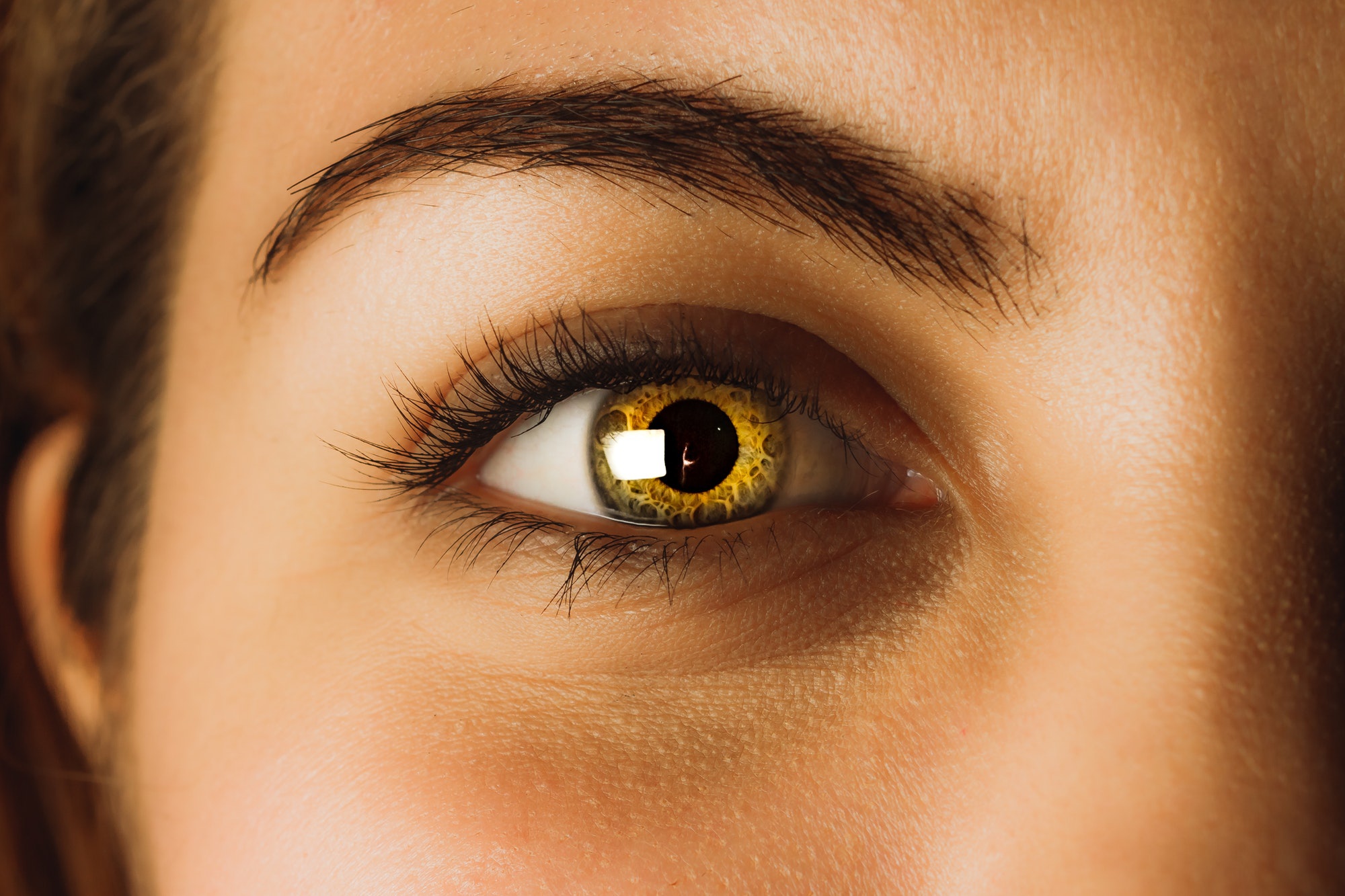 Включи глаза. Желтые глаза. Янтарные глаза. Глаз человека. Золотые глаза.