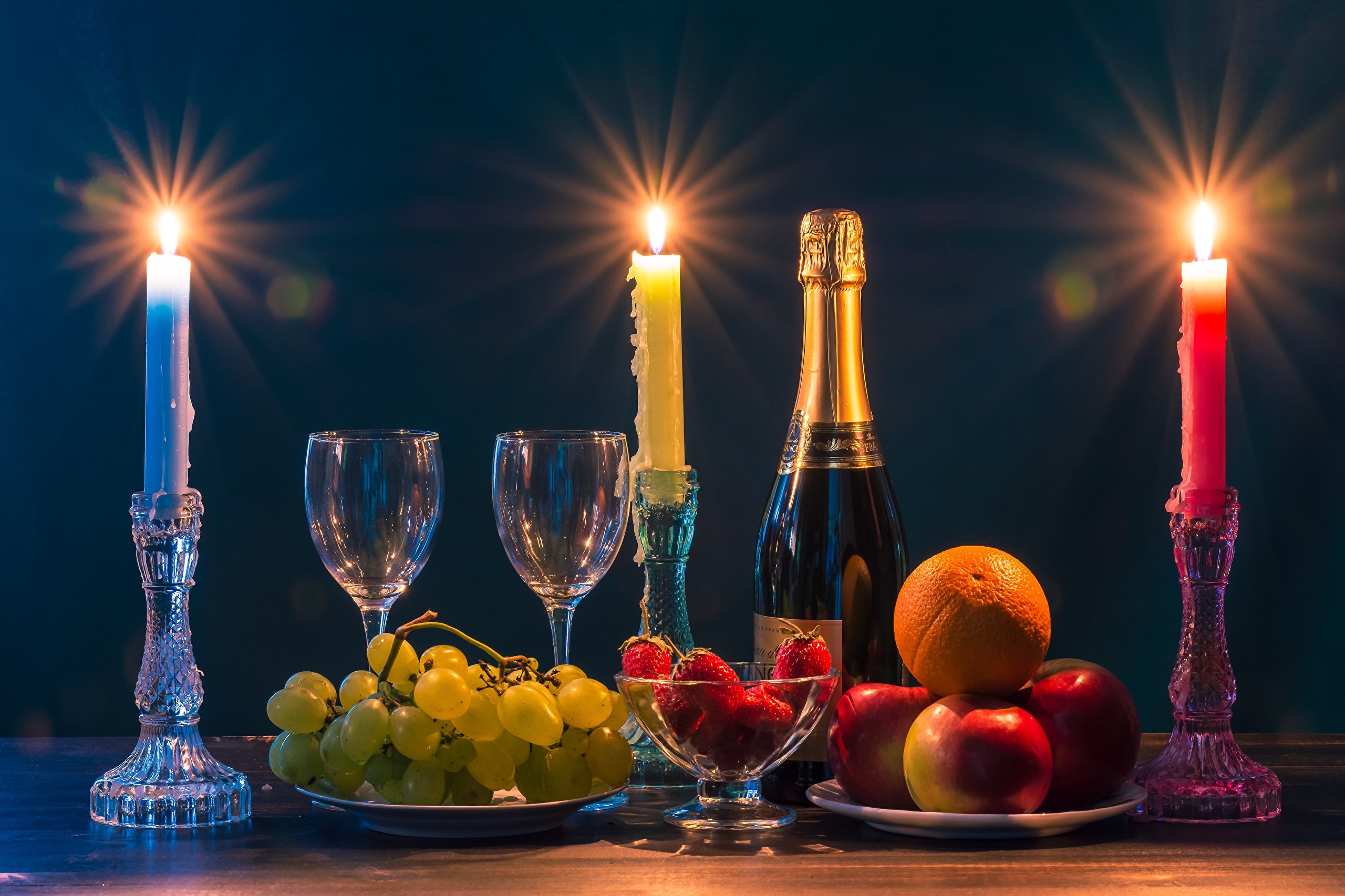 Добрый вечер свечи. Шампанское и свечи. Натюрморт. Бокалы шампанское со свечами. Стол с шампанским и фруктами.