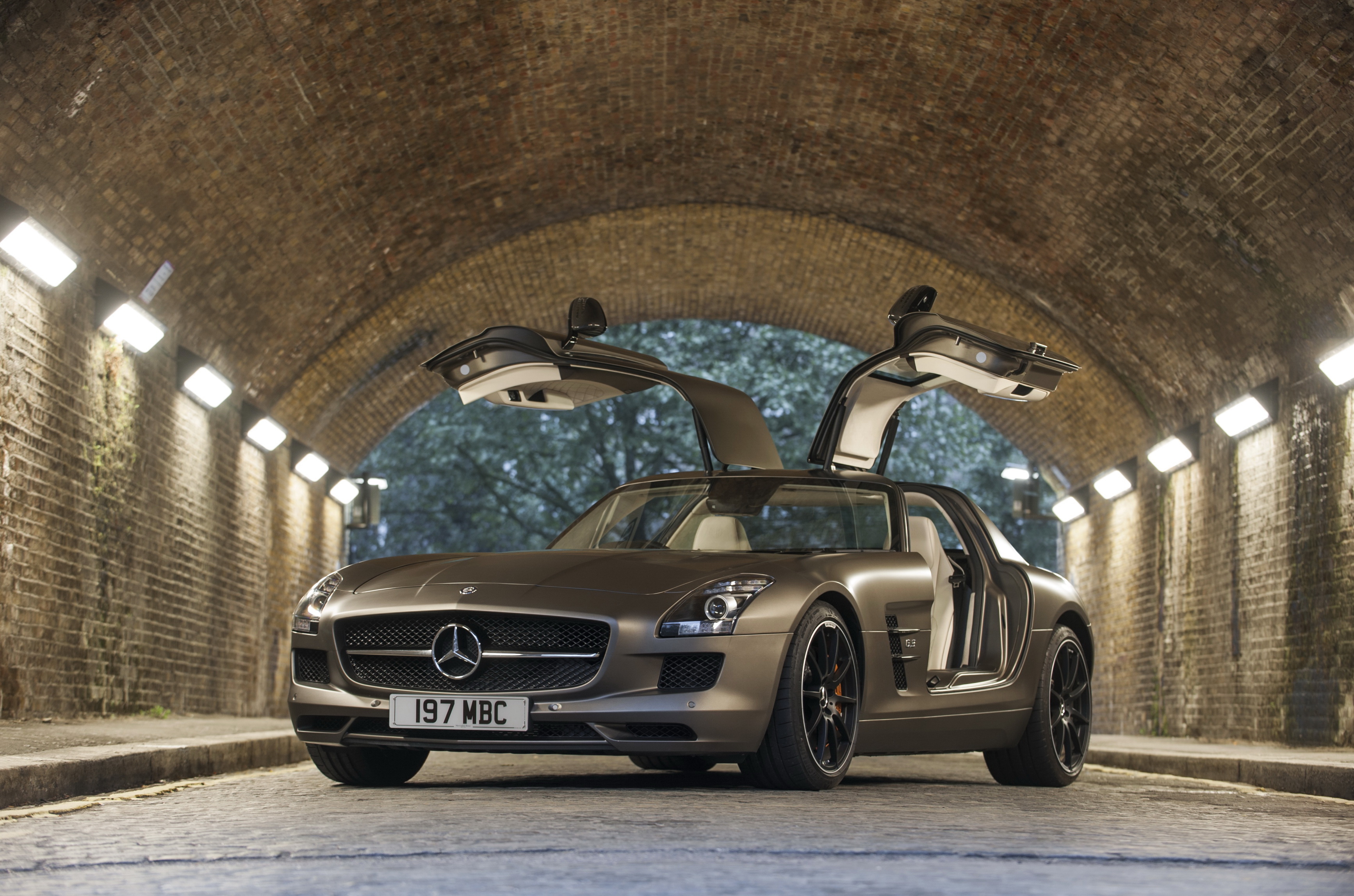 Mercedes Benz SLS AMG 1920x1080