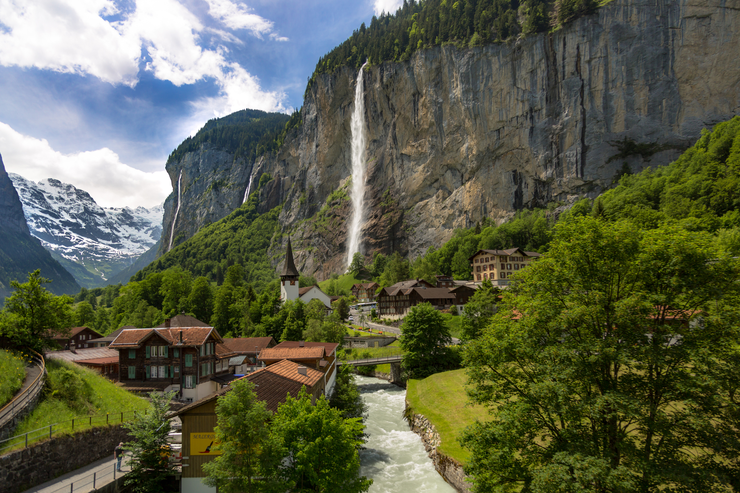 Switzerland. Лаутербруннен Швейцария. Швейцария деревня Лаутербруннен. Швейцария Лаутербруннен Штауббах. Швейцария водопады Лаутербруннен.