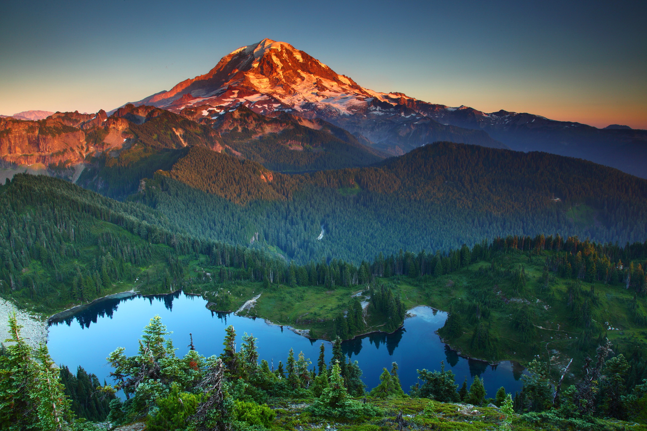 Natural Beauty, Mount Rainier National Park, Washington бесплатно