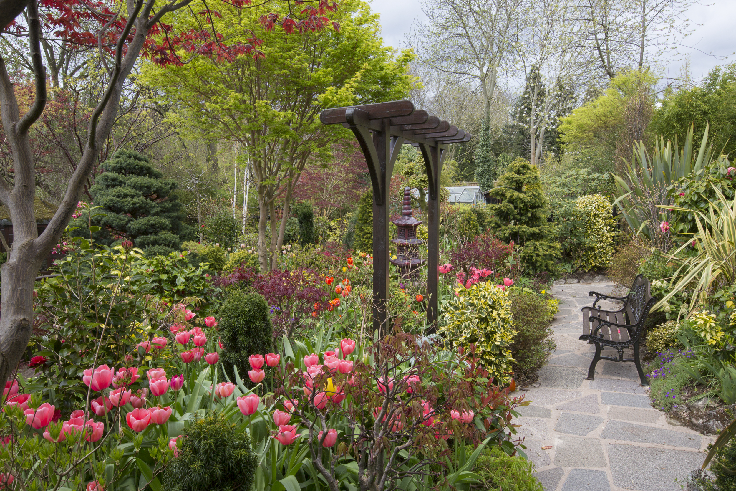 Телефон сады 8. Сад Хью Гарден. Ландшафтный дизайнер Хью Гарден. Парк дармера Кент. Розарий в пейзажном стиле.