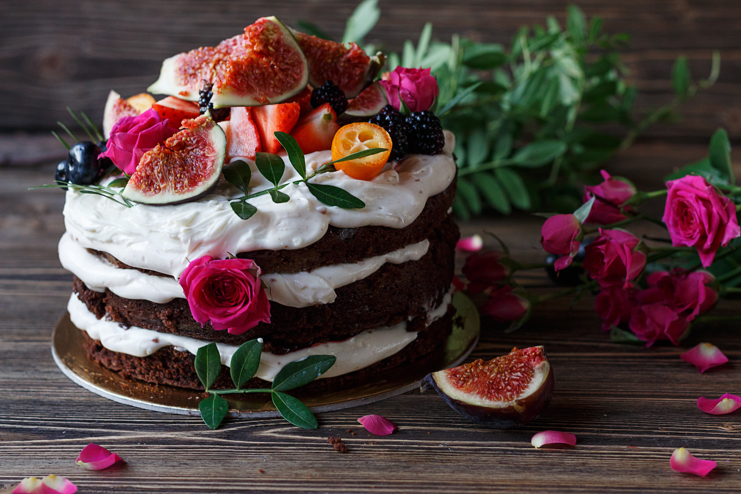 День торта картинка. Красивые тортики. Торты и пирожные. Красивые торты. Торт с ягодами.