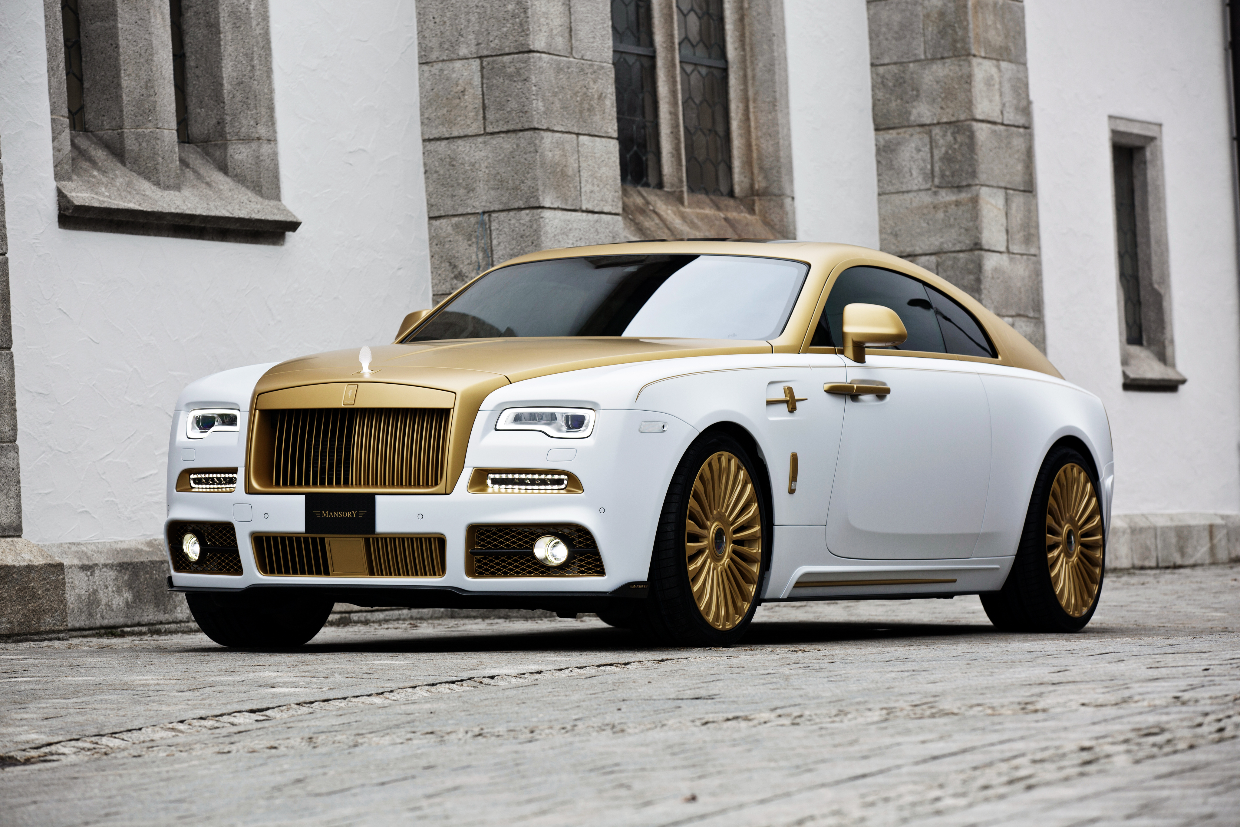Автомобиль роллс ройс. Rolls Royce Wraith Mansory Palm Edition 999. Mansory Rolls Royce Wraith золотой. Роллс Ройс врайт мансори 2020. Rolls Royce Wraith 2022.
