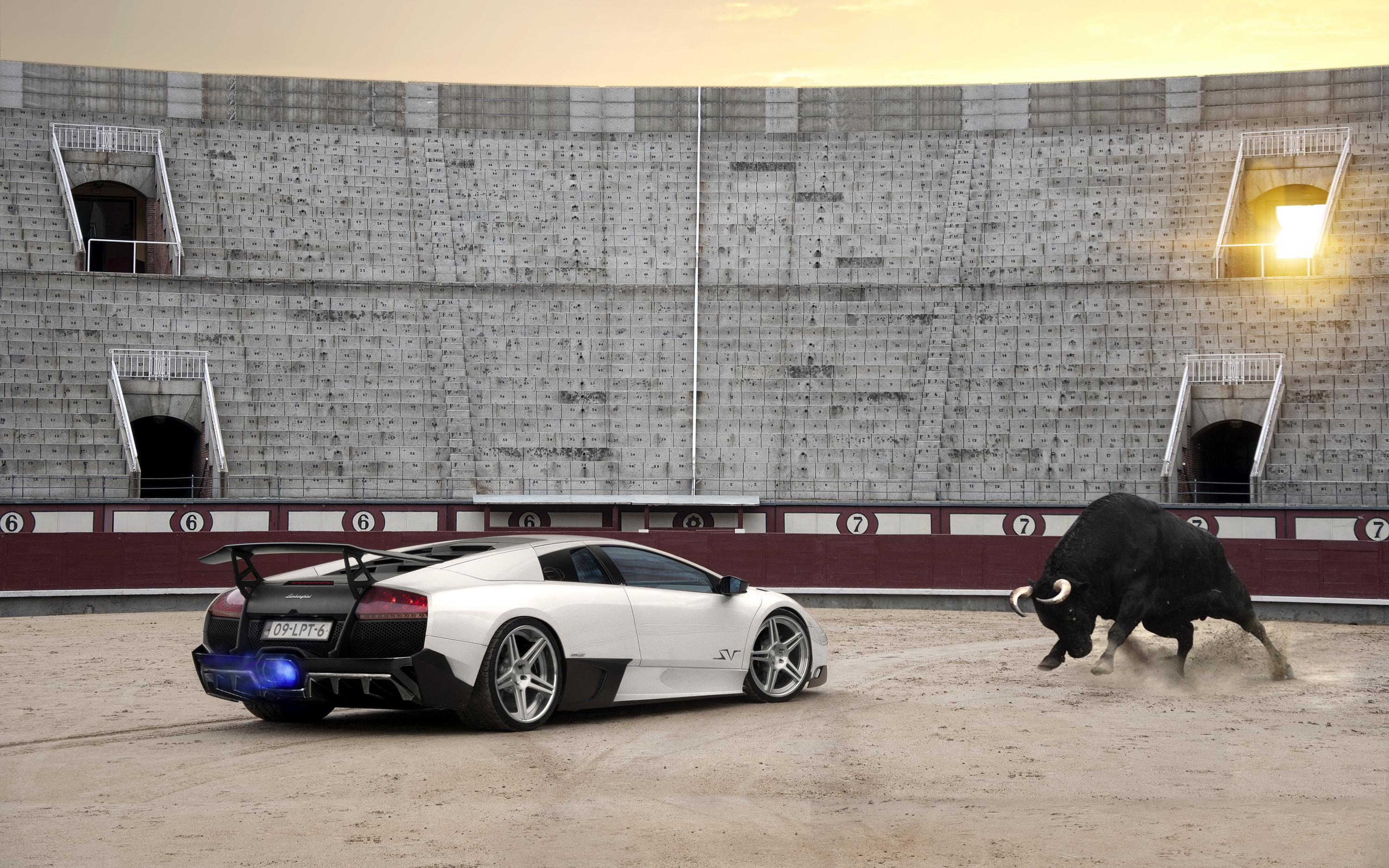 Lamborghini возле витрин бесплатно
