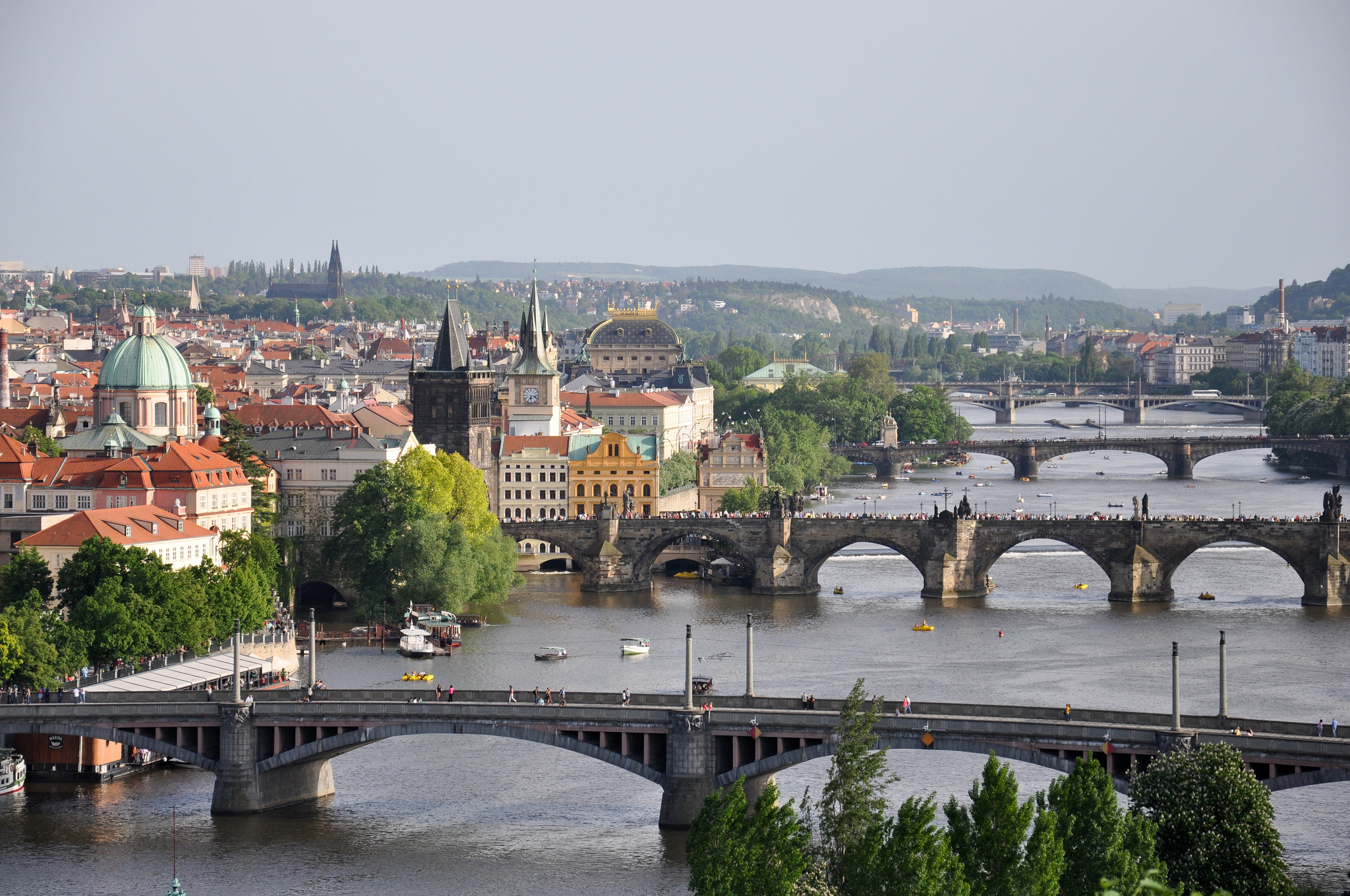 Georgia czech republic. Чехия река Влтава мост. Прага Влтава. Прага река Влтава. Карлов мост (г. Прага).