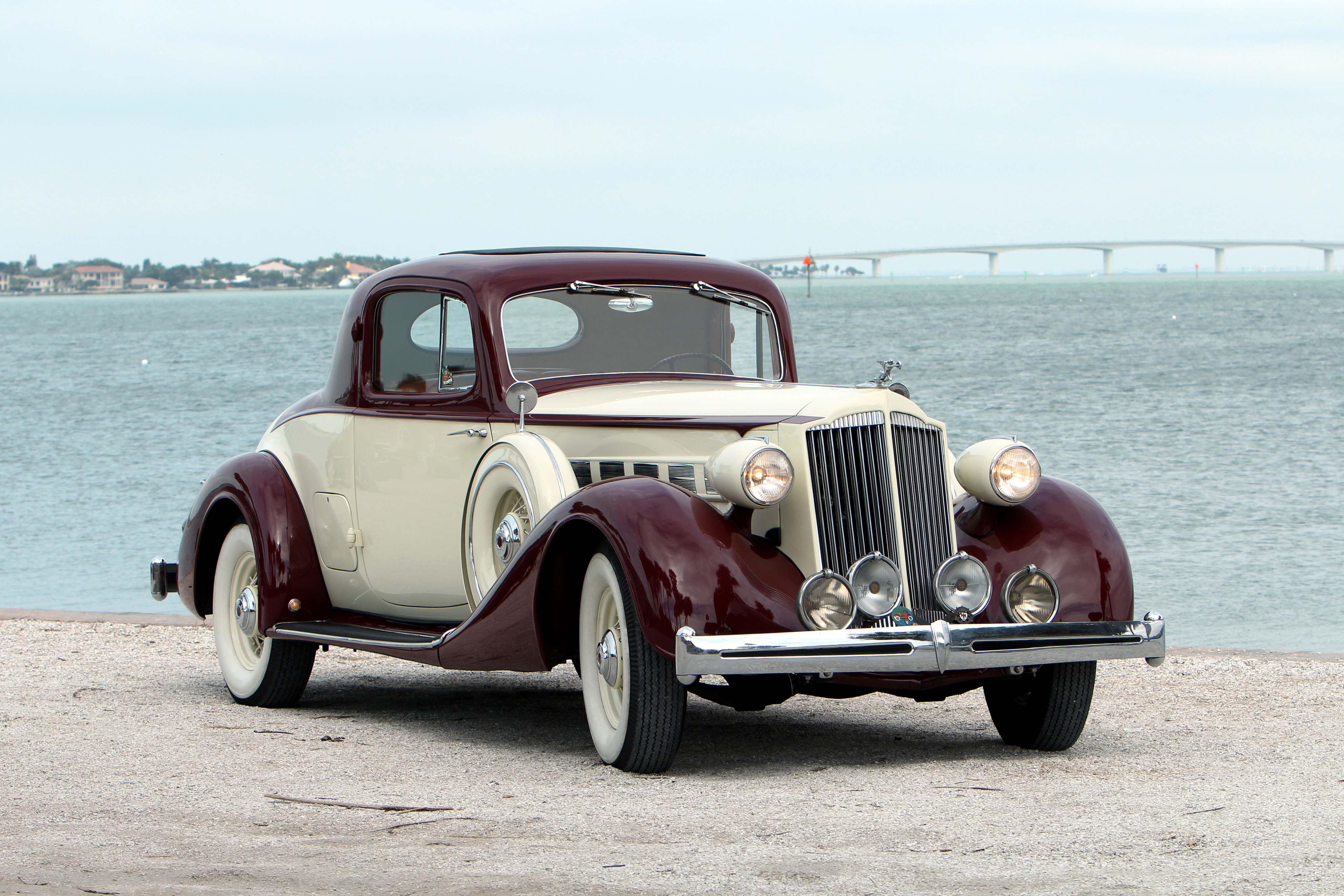 Раритет это. 1936 Packard super eight Coupe. Packard super eight Coupe. Ретромобиль Паккард. Packard 1902.