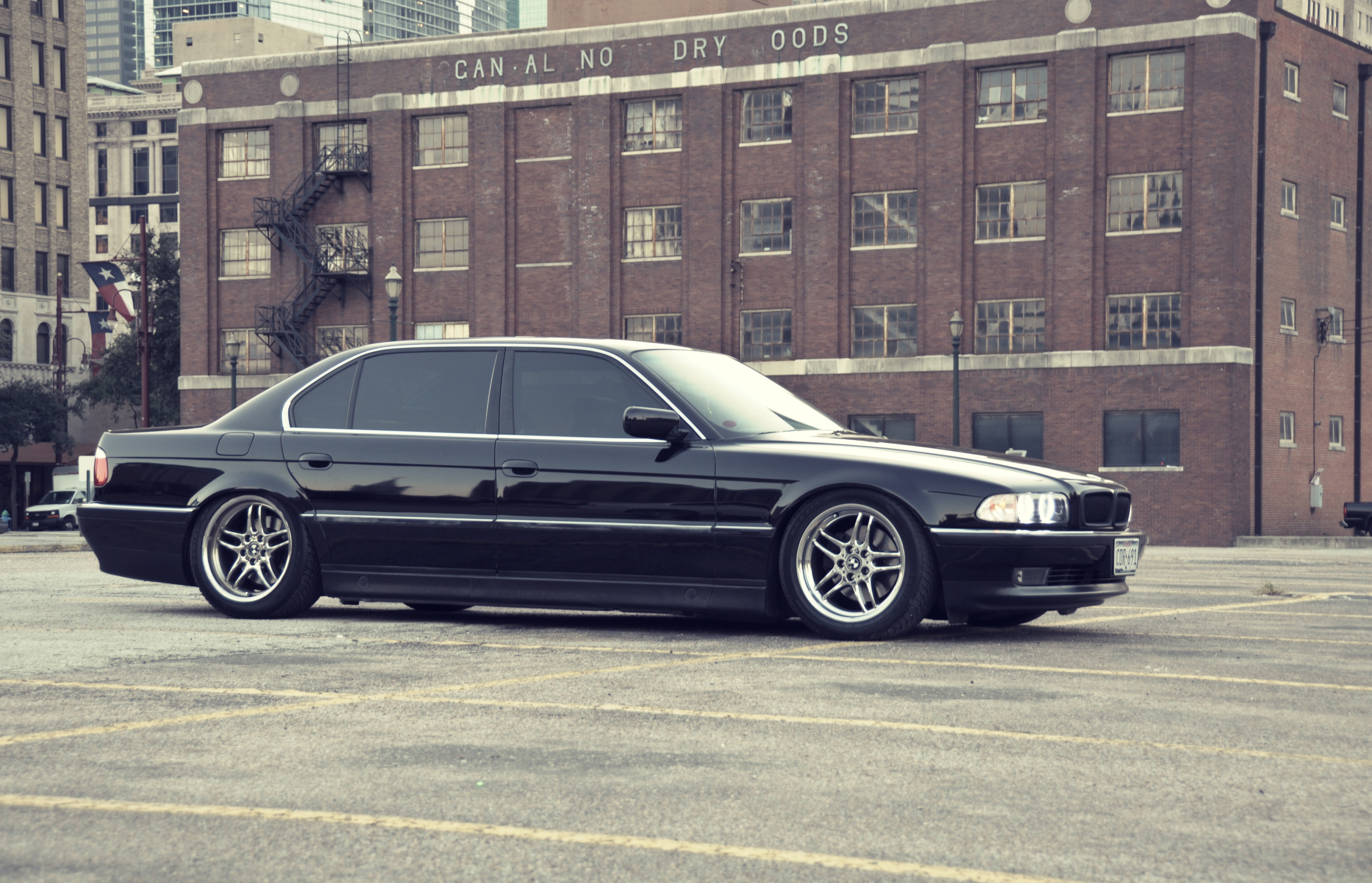 Бумер семерка. BMW e38 740i. BMW 740 e38. BMW 740 e38 бумер. БМВ Е 38 740 бумер.