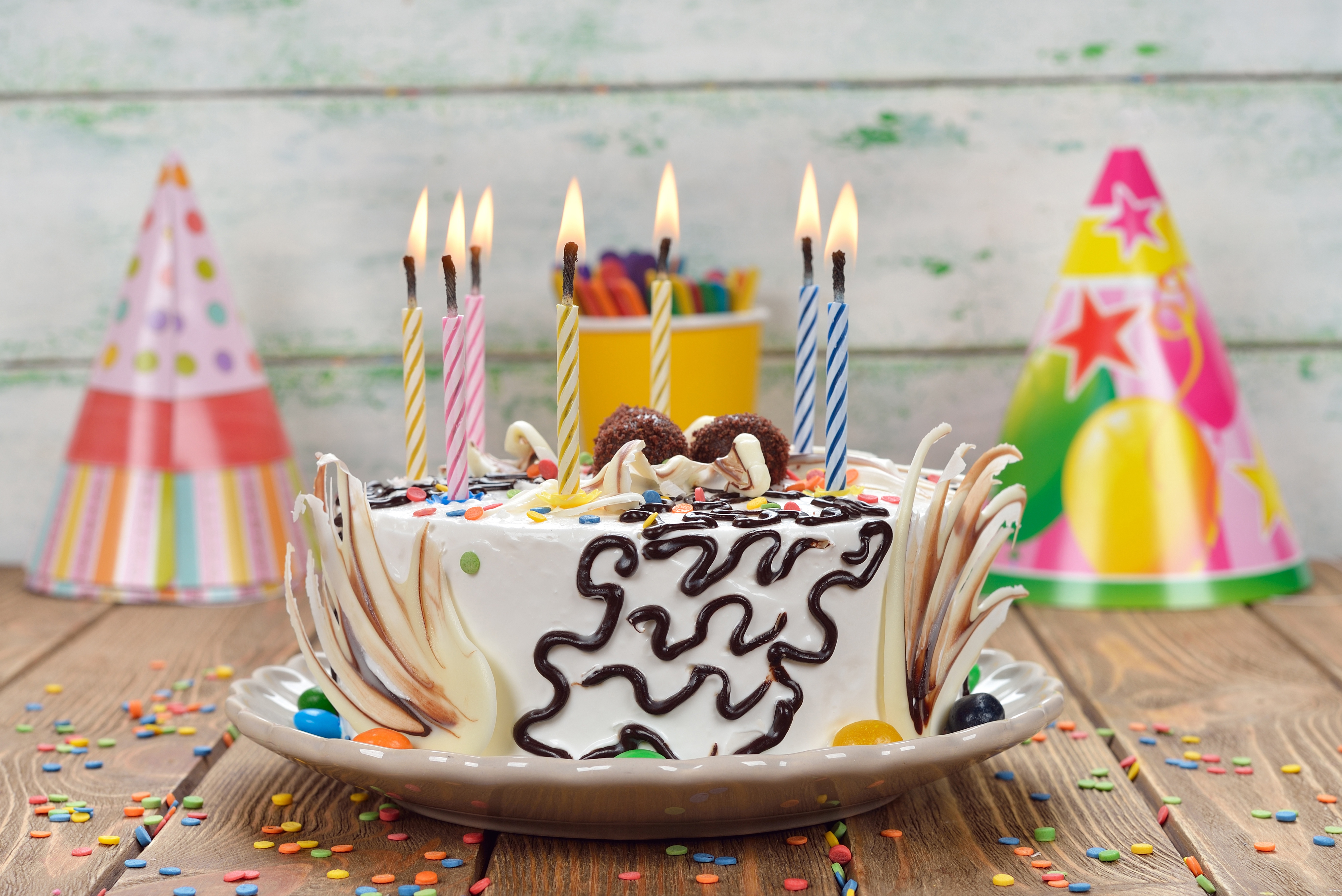 Cake candle. Торт со свечками. Тортик с днем рождения. Свечи для торта. Красивый торт со свечами.