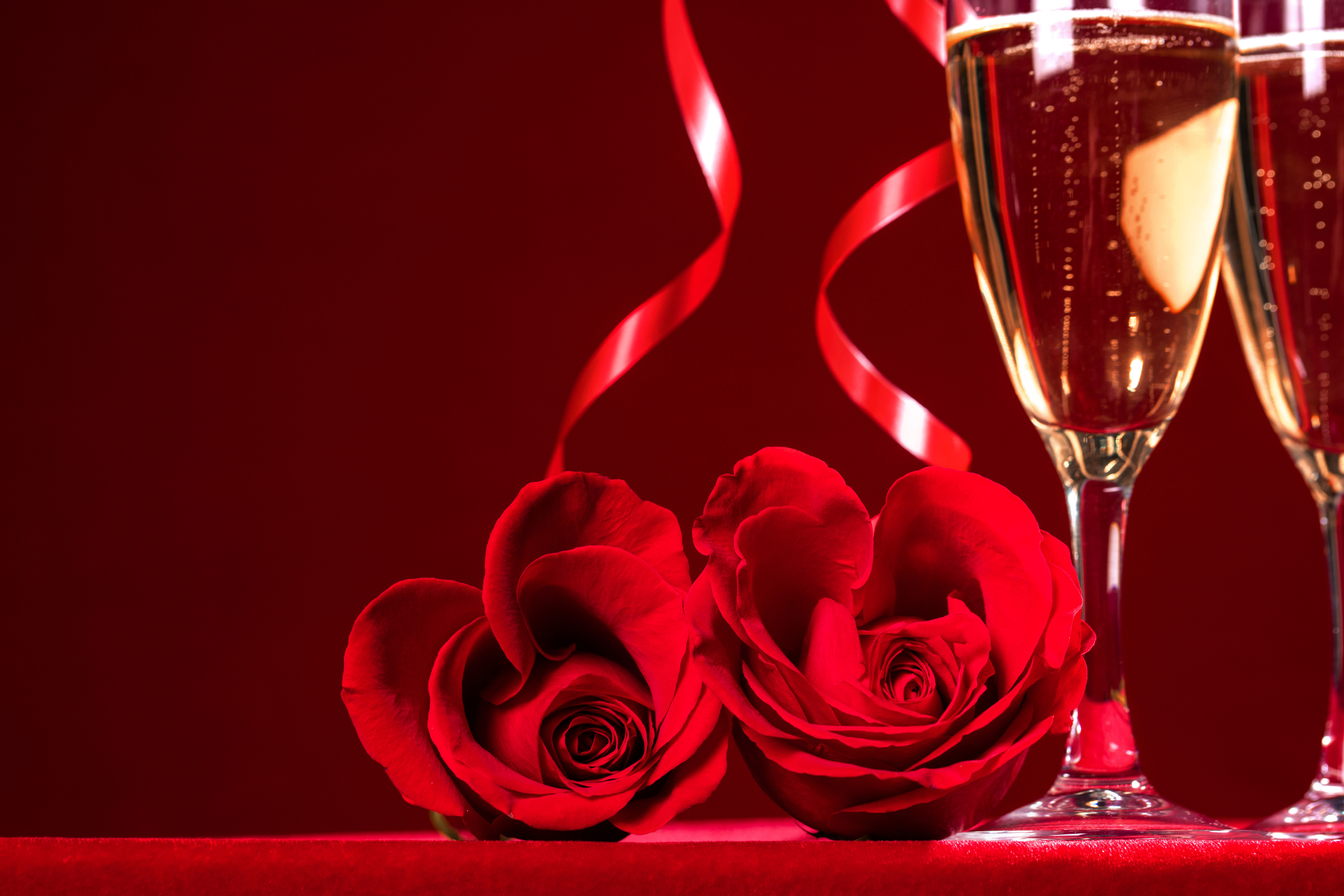 Хочу цветочки и вина. Цветы и шампанское. Шампанское и розы. Красивые бокалы. Шампанское бокалы цветы.