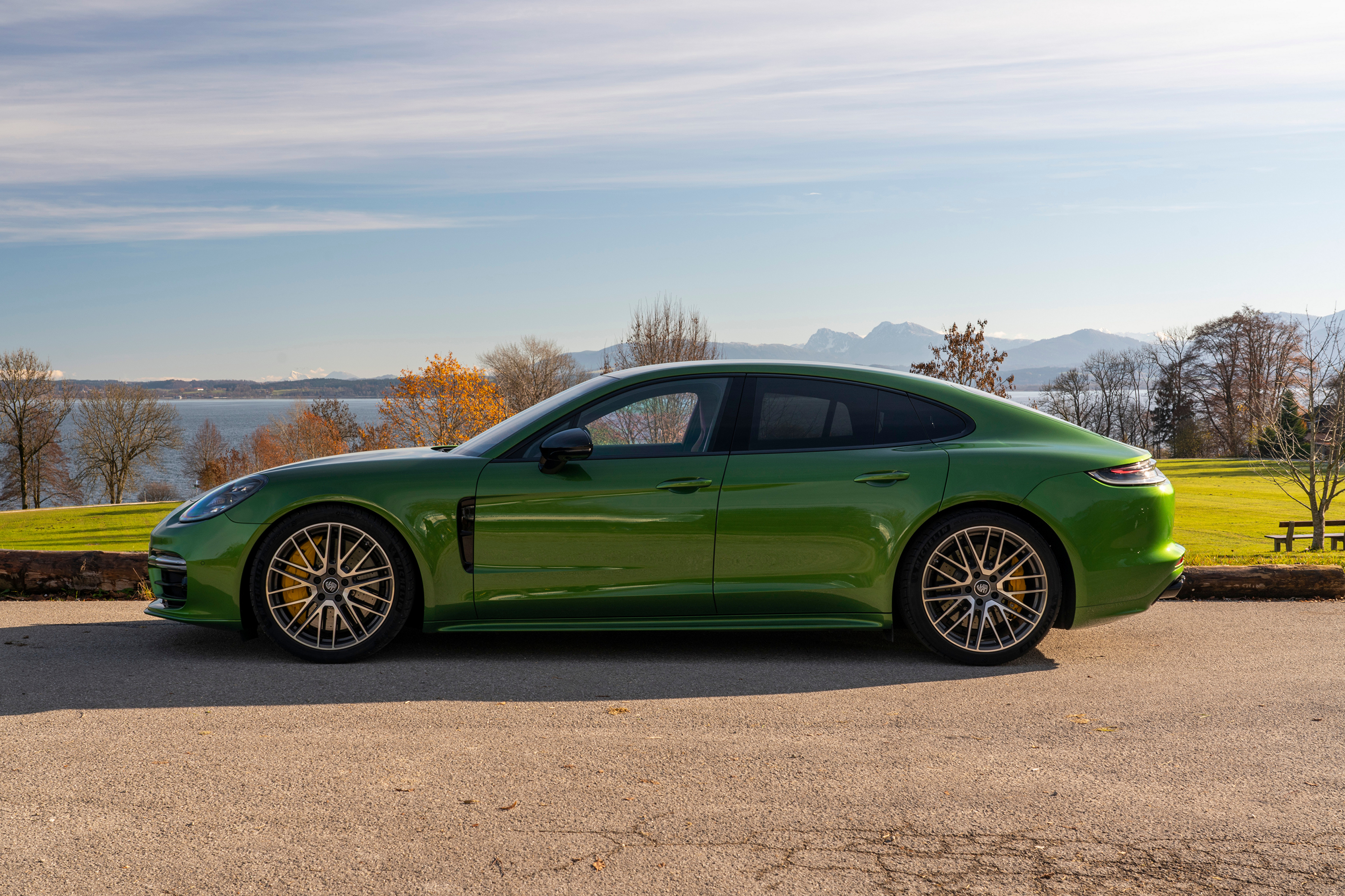 Фотография Порше Panamera 4S Worldwide, (971), 2020 Зеленый Сбоку Металлик автомобиль 3840x2560 Porsche зеленая зеленые зеленых авто машины машина Автомобили