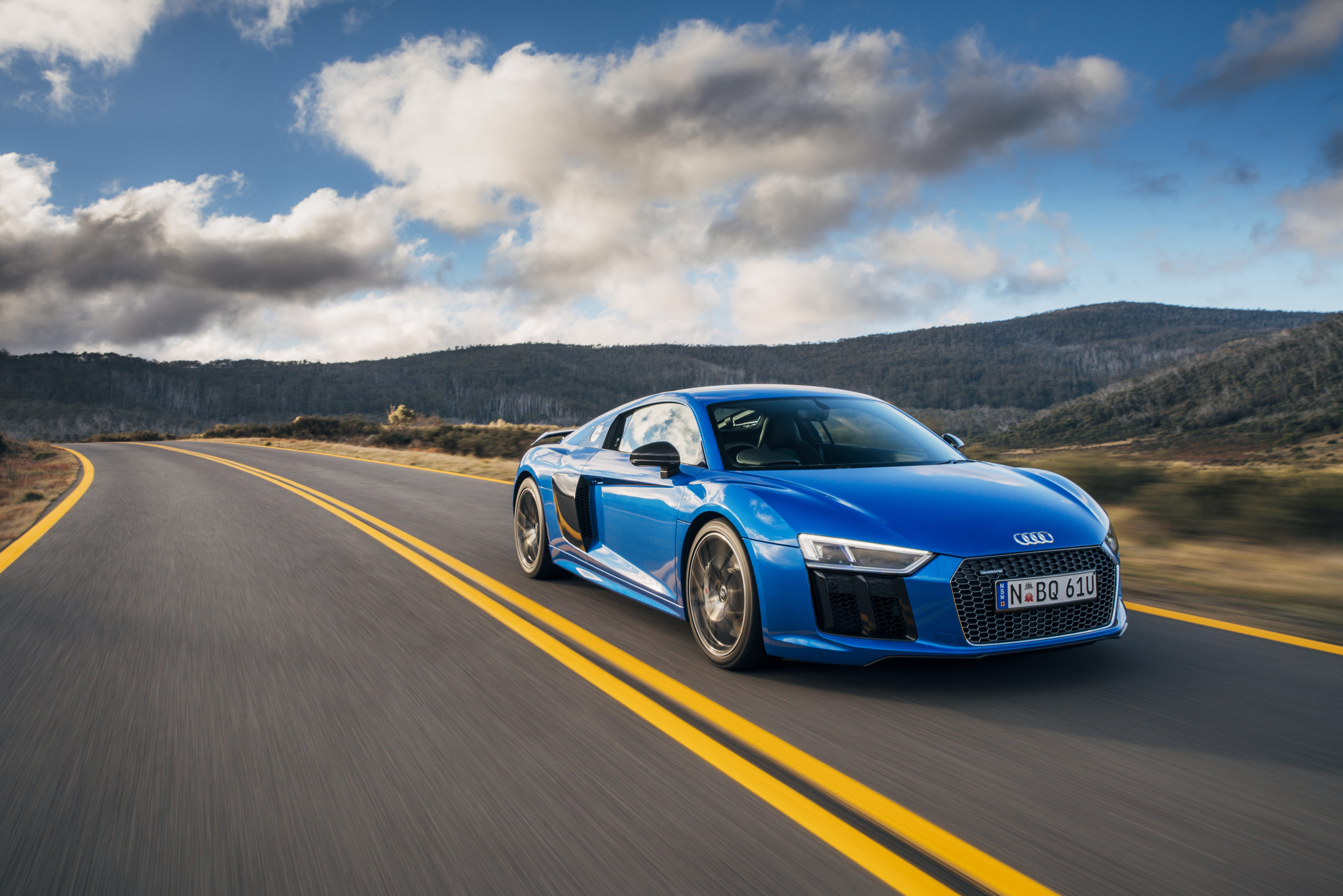 Голубая Audi R8 загрузить