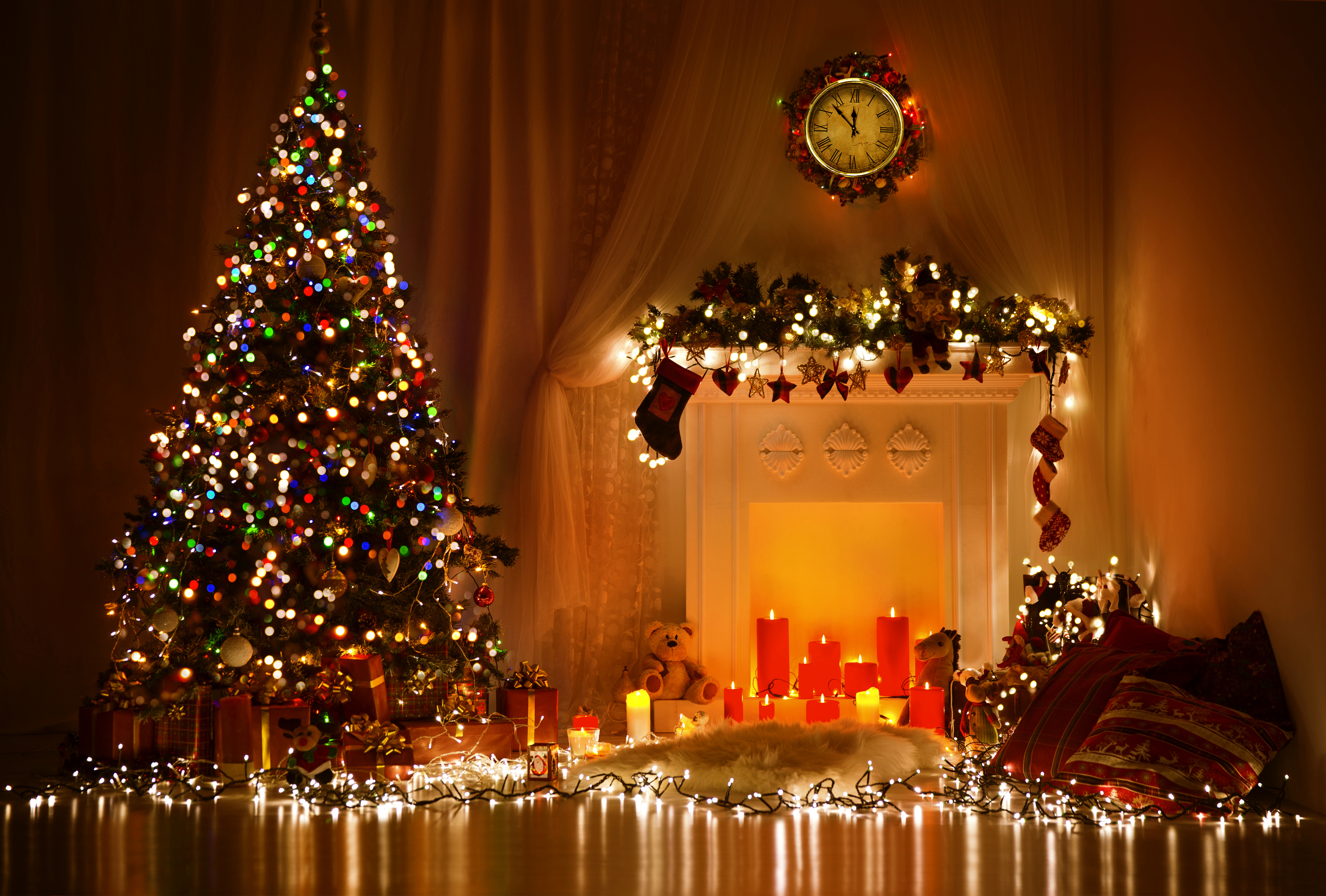 елка, гирлянда, подарки, свеча без смс