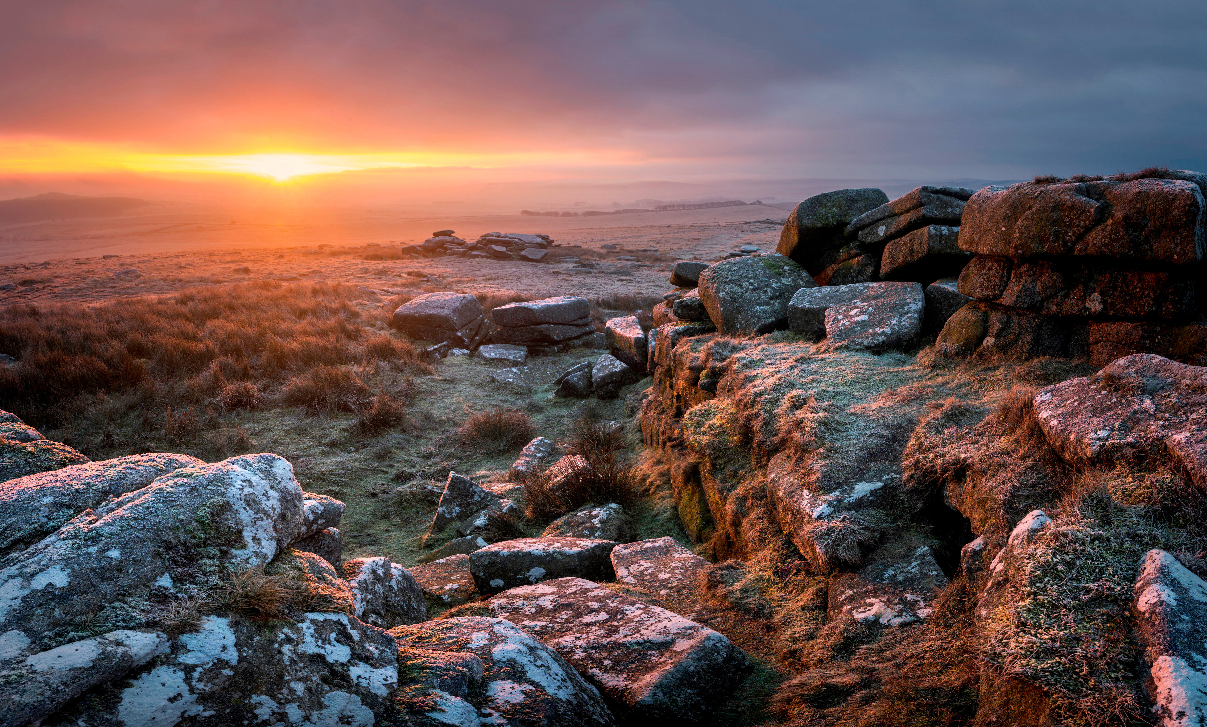 Фото Англия Dartmoor Природа Пейзаж Рассветы и закаты Камни 5120x3083 рассвет и закат Камень