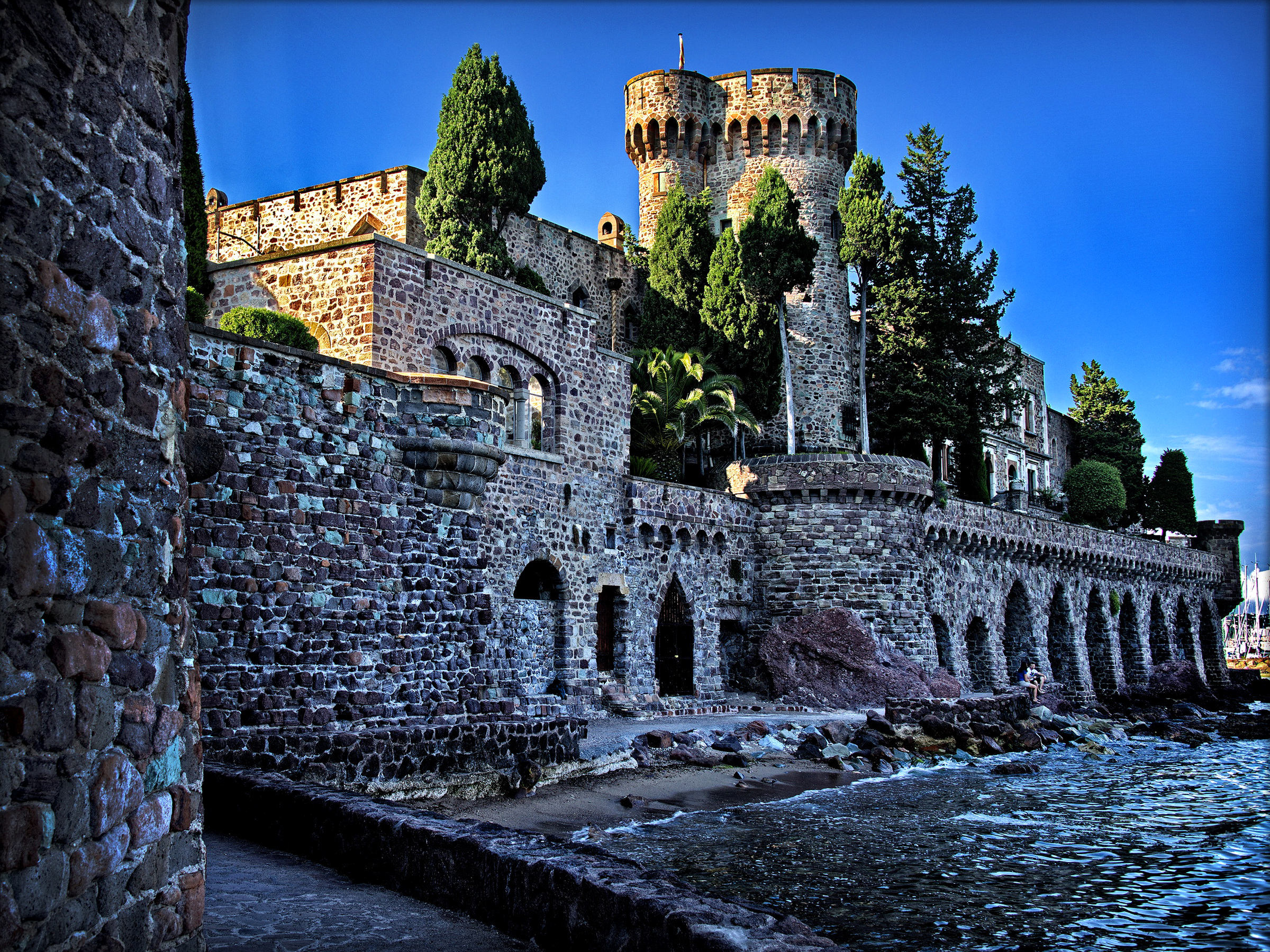 The bloody tower фото для презентации. Александрия крепость сторожевые башни. Башня 8 букв. Башня клиффорда. Башня кёйсмяэ.