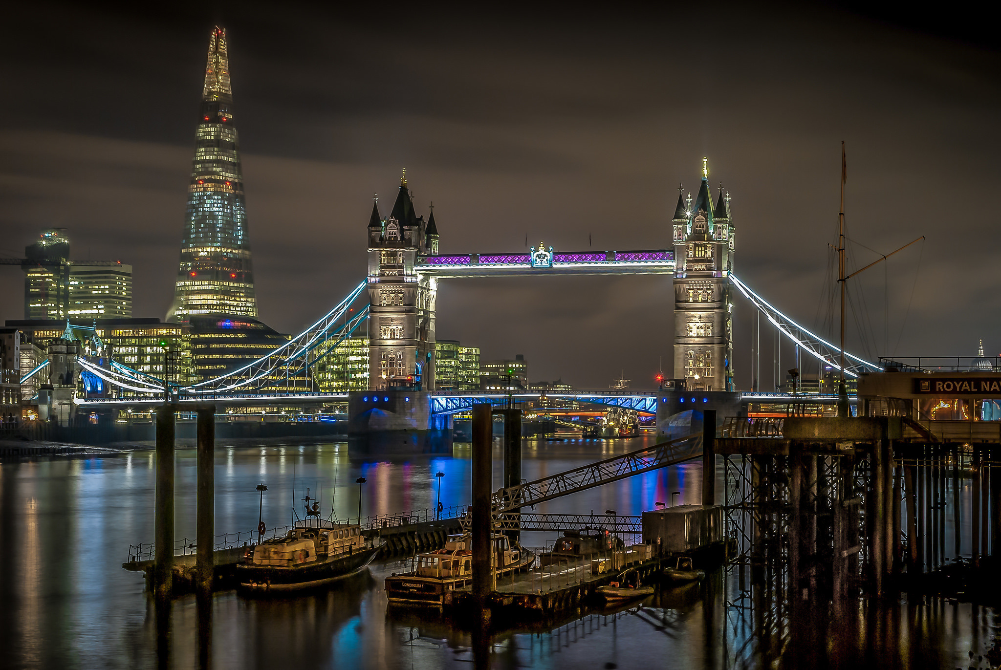 Uk. Тауэрский мост. Великобритания Лондон мост Тауэр ночью. Тауэрский мост ночью. Тауэрский мост с Биг Беном в Лондоне.