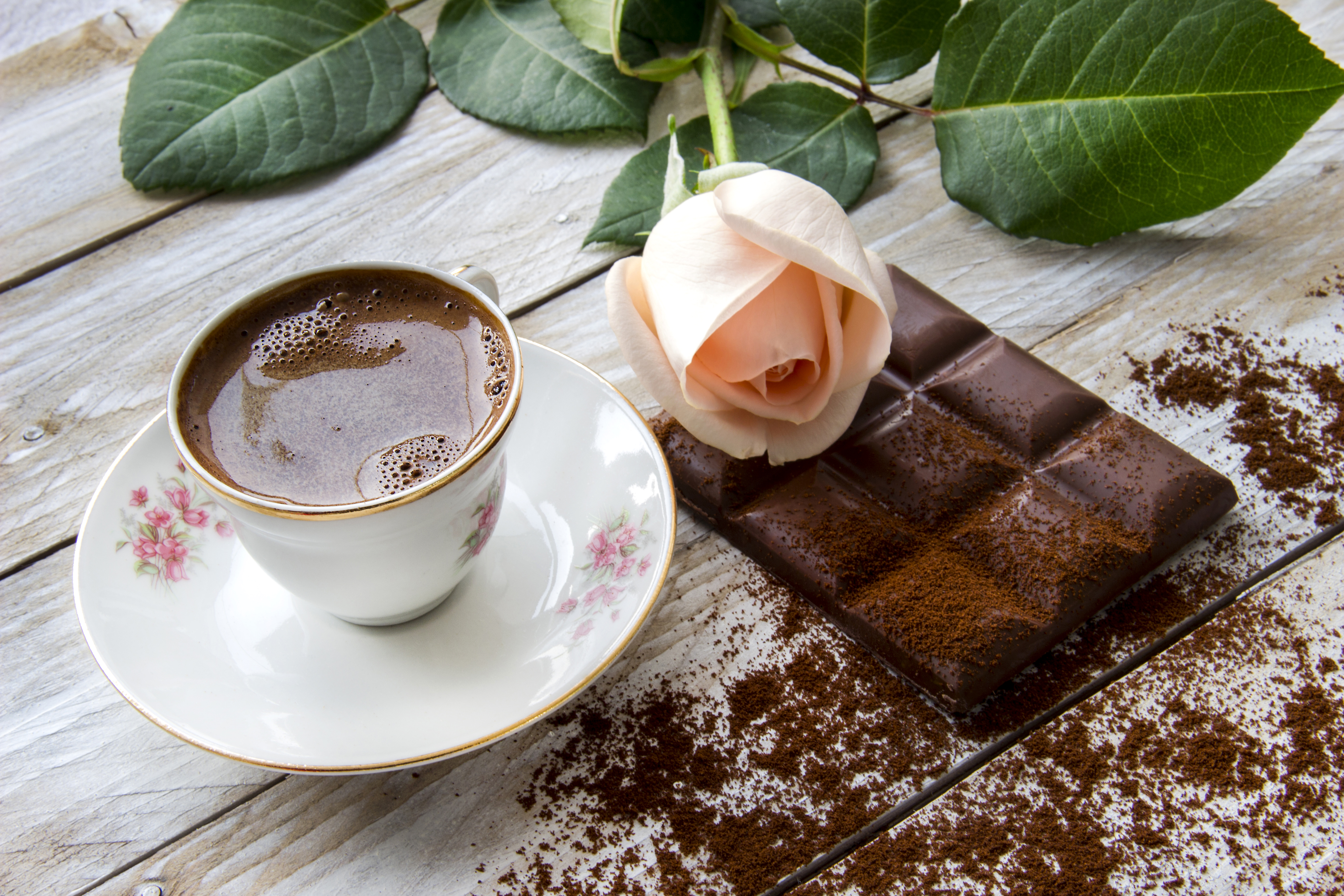 Чай и плитка шоколада. Красивый кофе. "На чашечку кофе…?!". Утренний кофе. Доброе утро кофе.